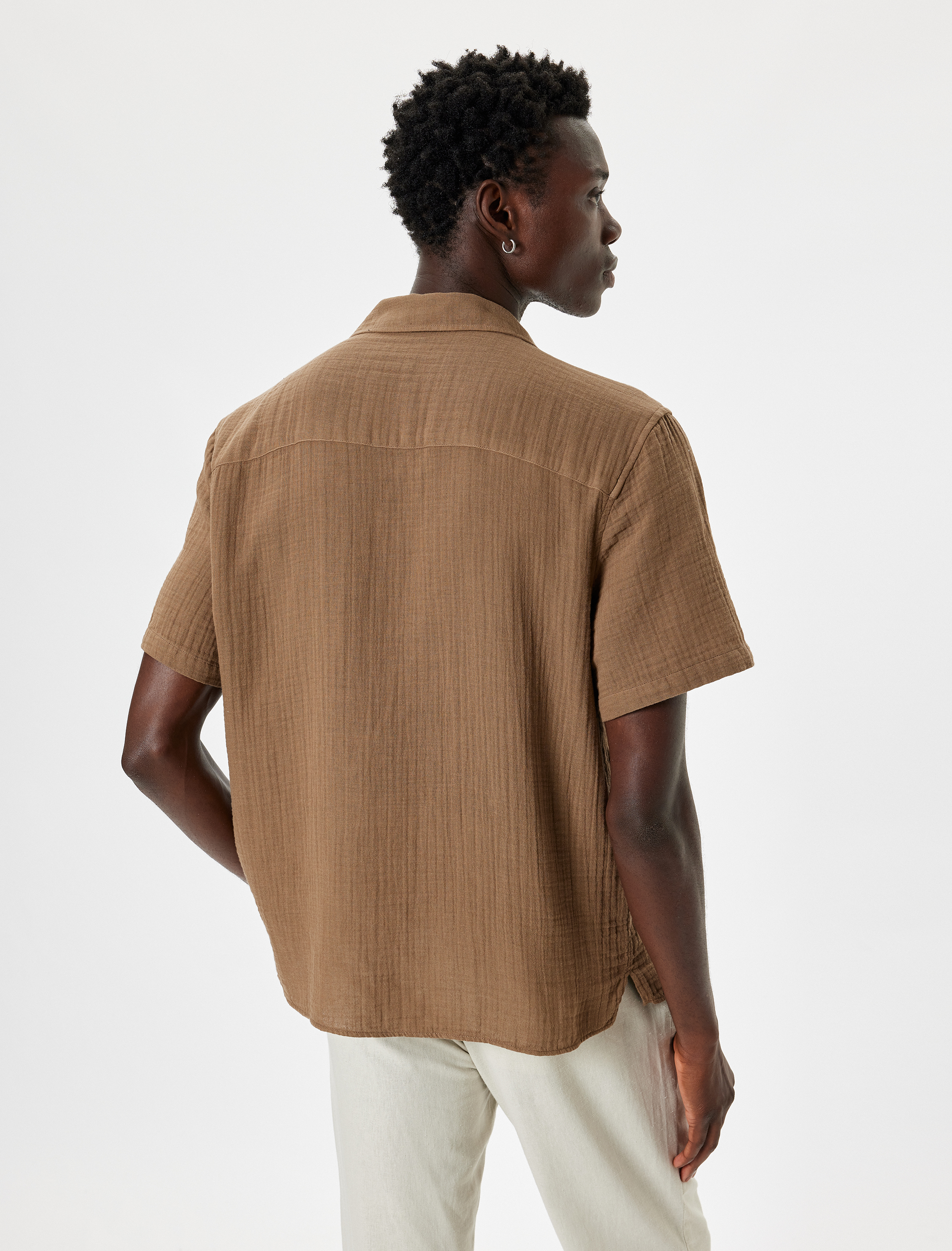   Dokulu Cep Detaylı Regular Fit Pamuklu Basic Kısa Kollu Gömlek