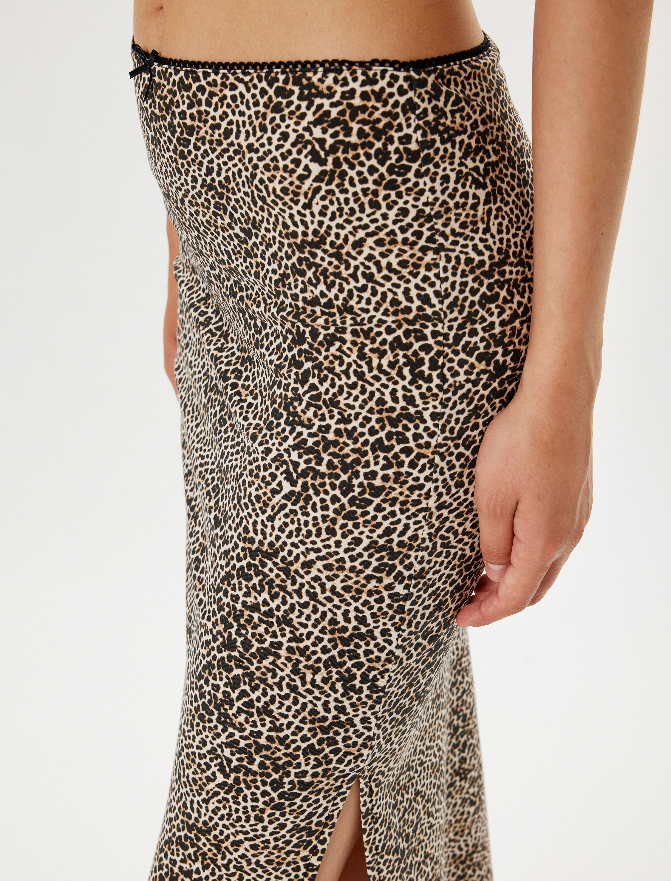   Leopar Etek Uzun Yırtmaçlı A Kesim Fiyonk Detaylı