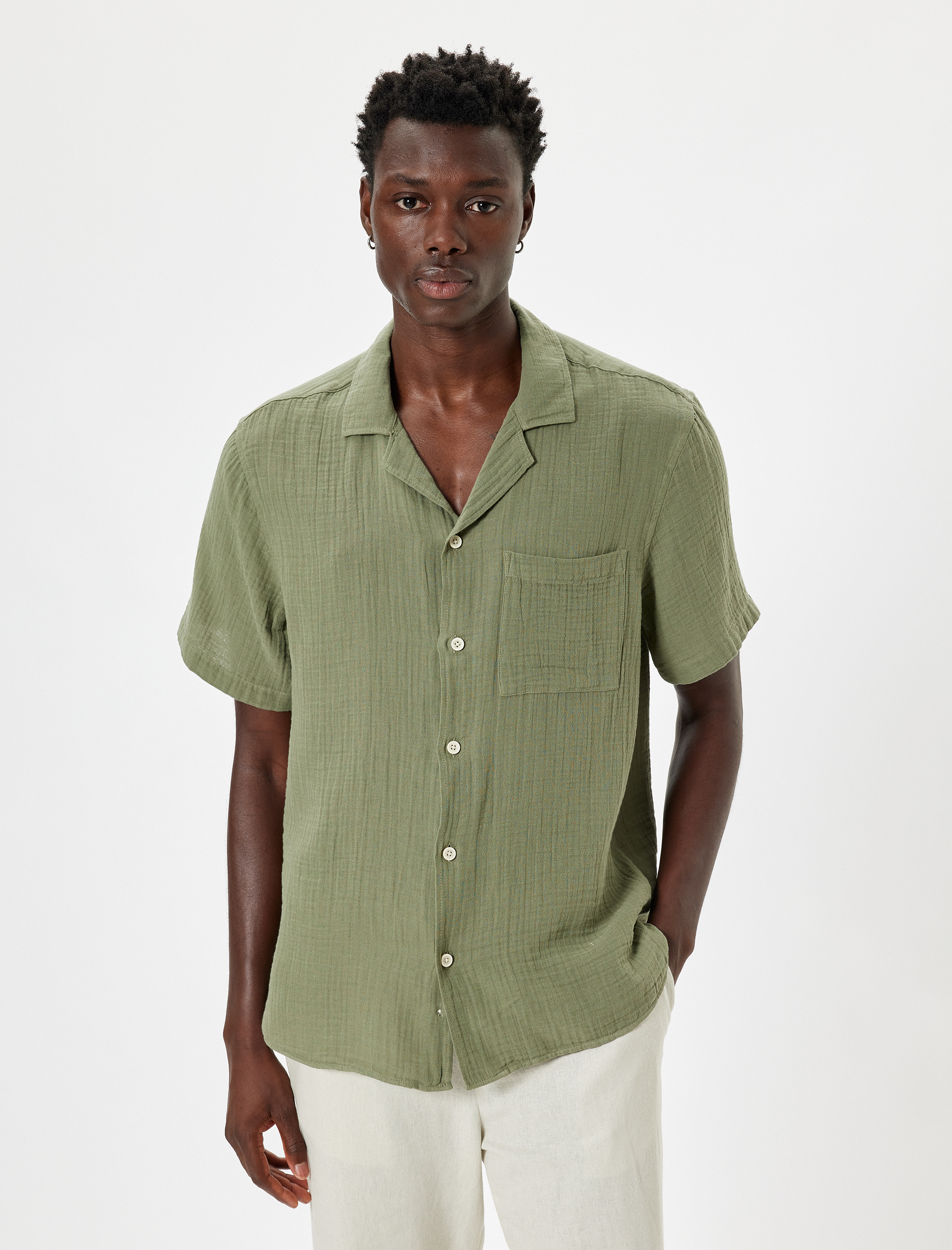   Dokulu Cep Detaylı Regular Fit Pamuklu Basic Kısa Kollu Gömlek