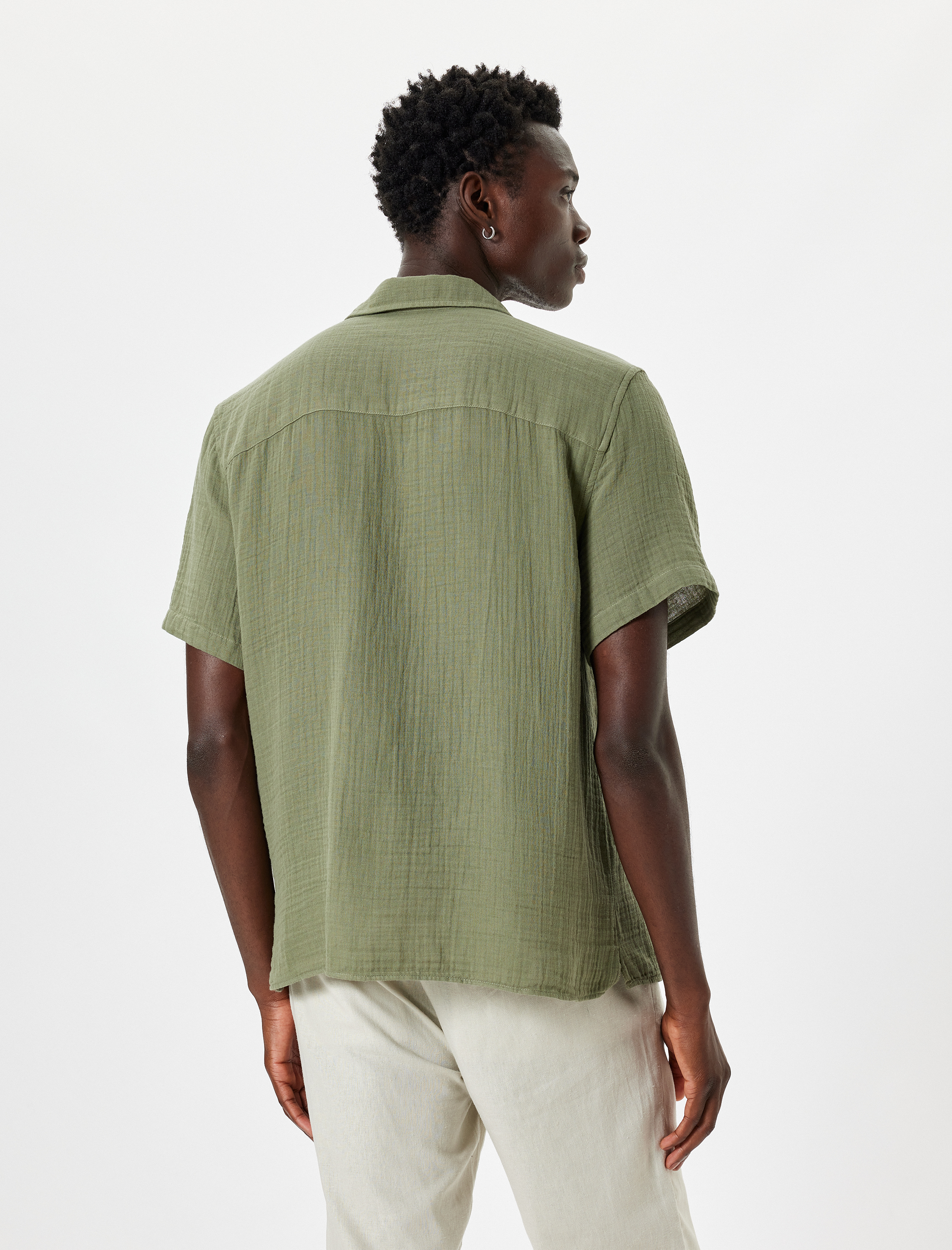   Dokulu Cep Detaylı Regular Fit Pamuklu Basic Kısa Kollu Gömlek