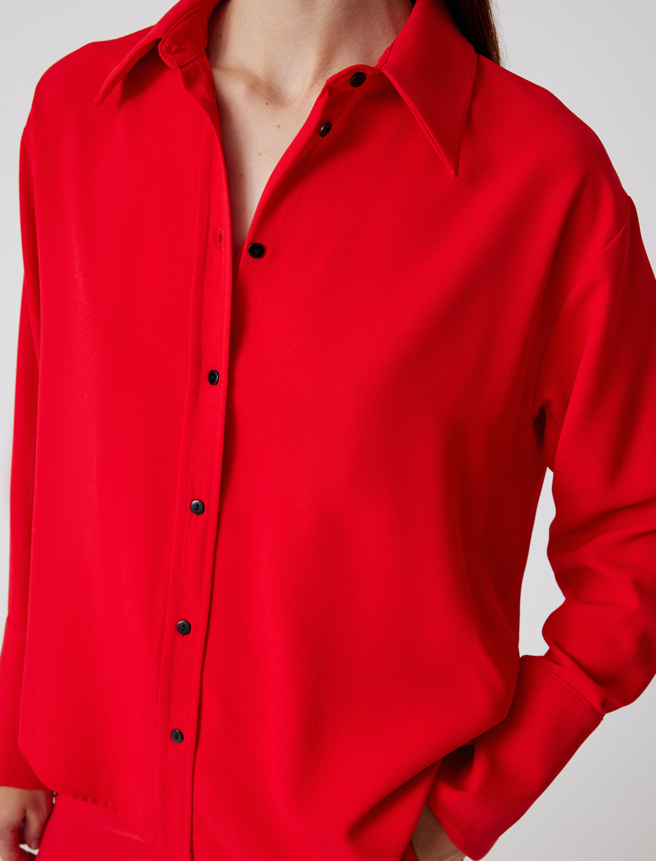 Krep Gömlek Uzun Kollu Klasik Yaka Kalça Boy Regular Fit