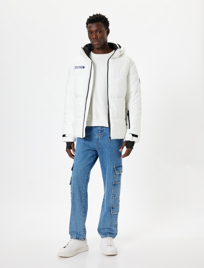  Şişme Mont Kapşonlu Slogan Baskılı Eldiven Detaylı Slim Fit Cepli