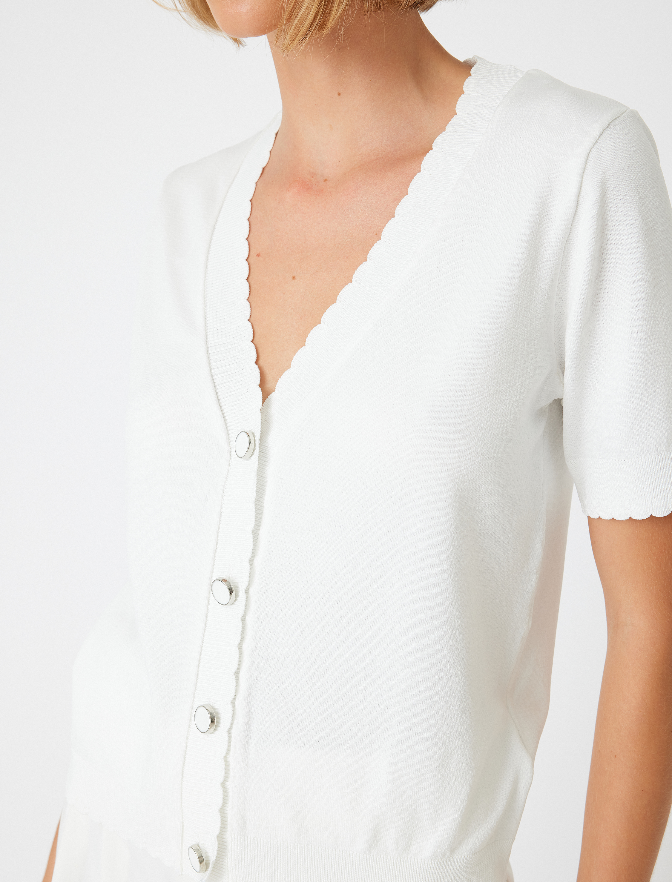   Kısa Kollu Triko Yelek V Yaka Düğmeli