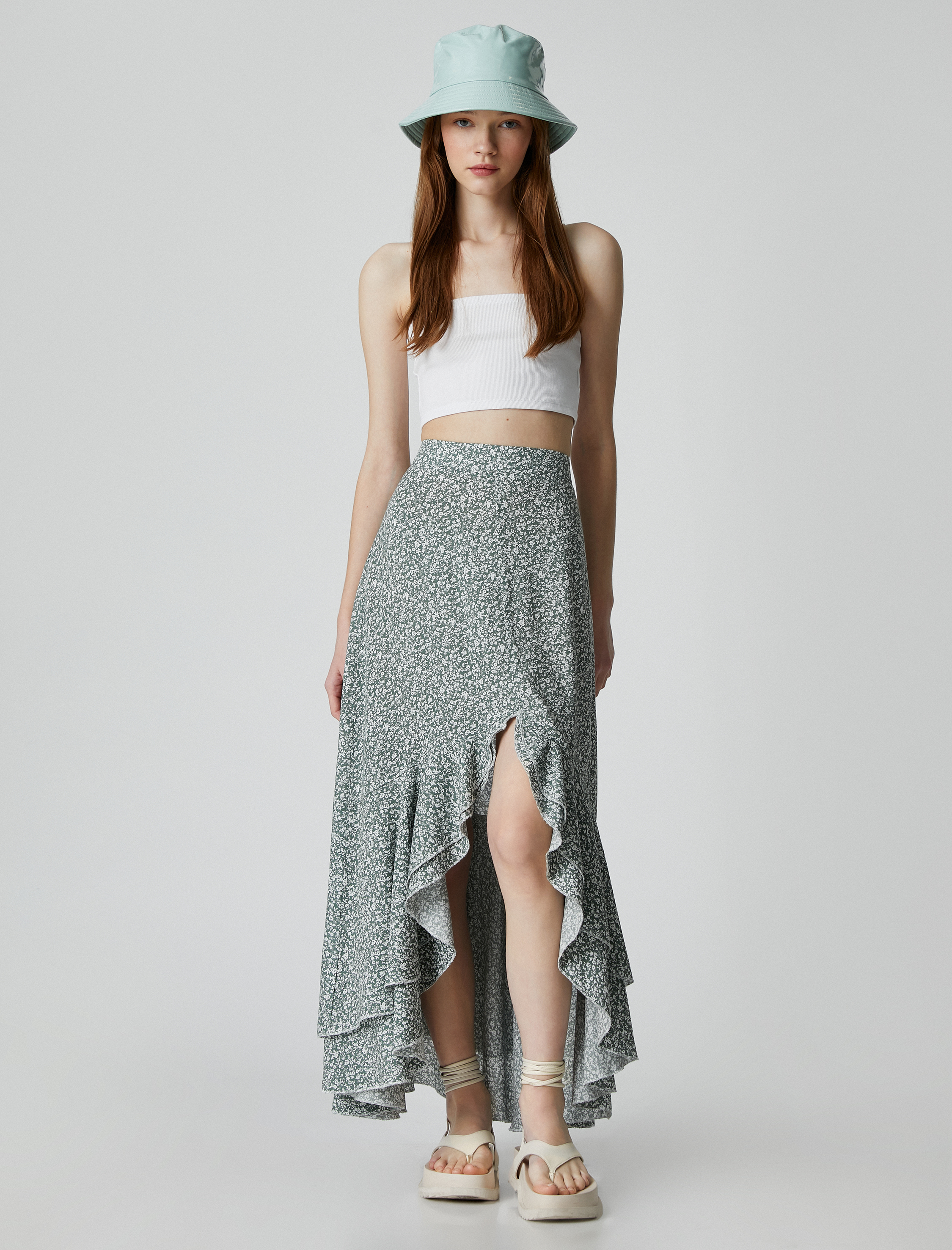   Çiçekli Uzun Etek Yırtmaçlı Fırfır Detaylı