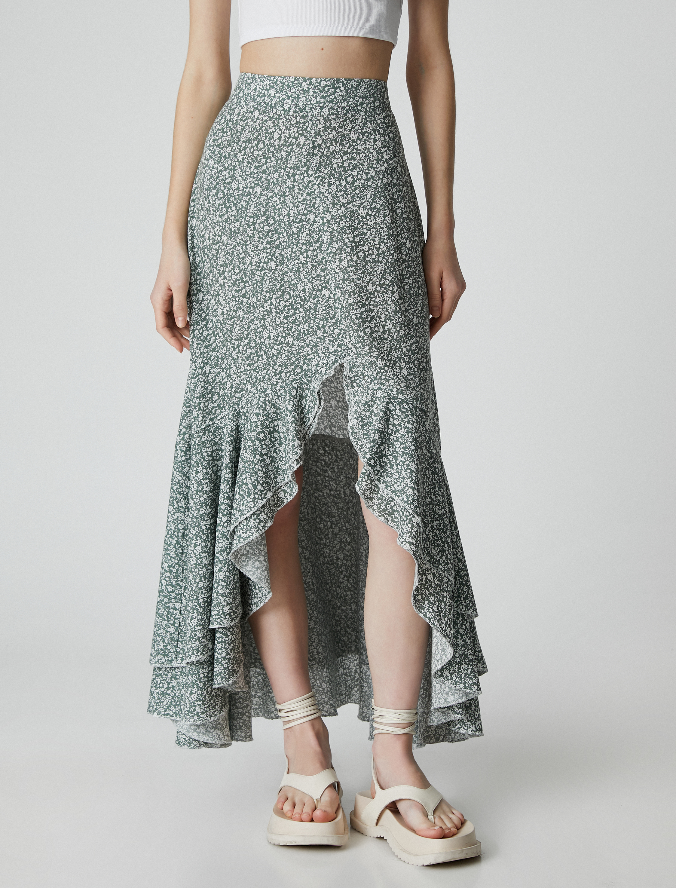   Çiçekli Uzun Etek Yırtmaçlı Fırfır Detaylı