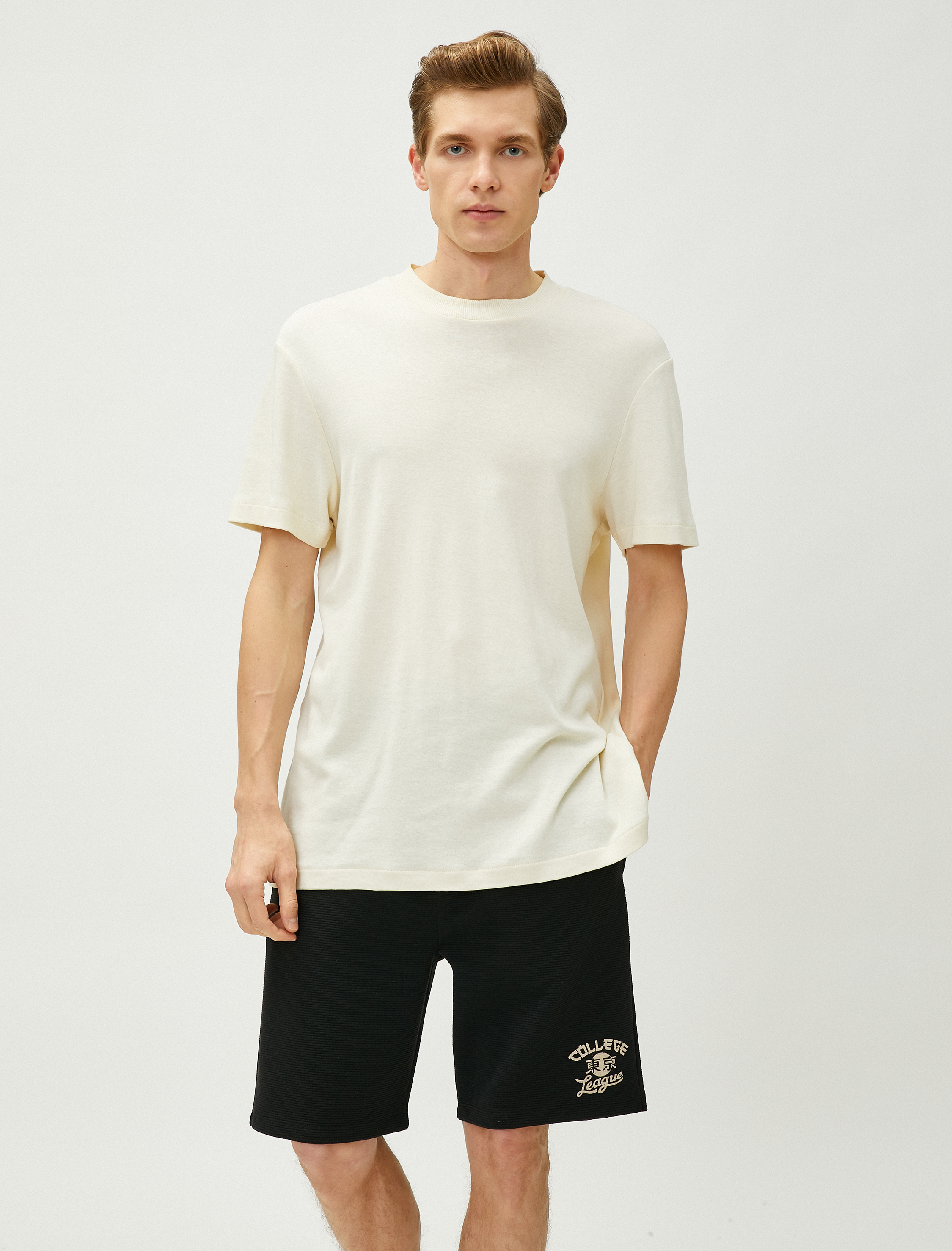   Kolej Şort Beli Bağcıklı Dar Kesim İşlemeli Cepli