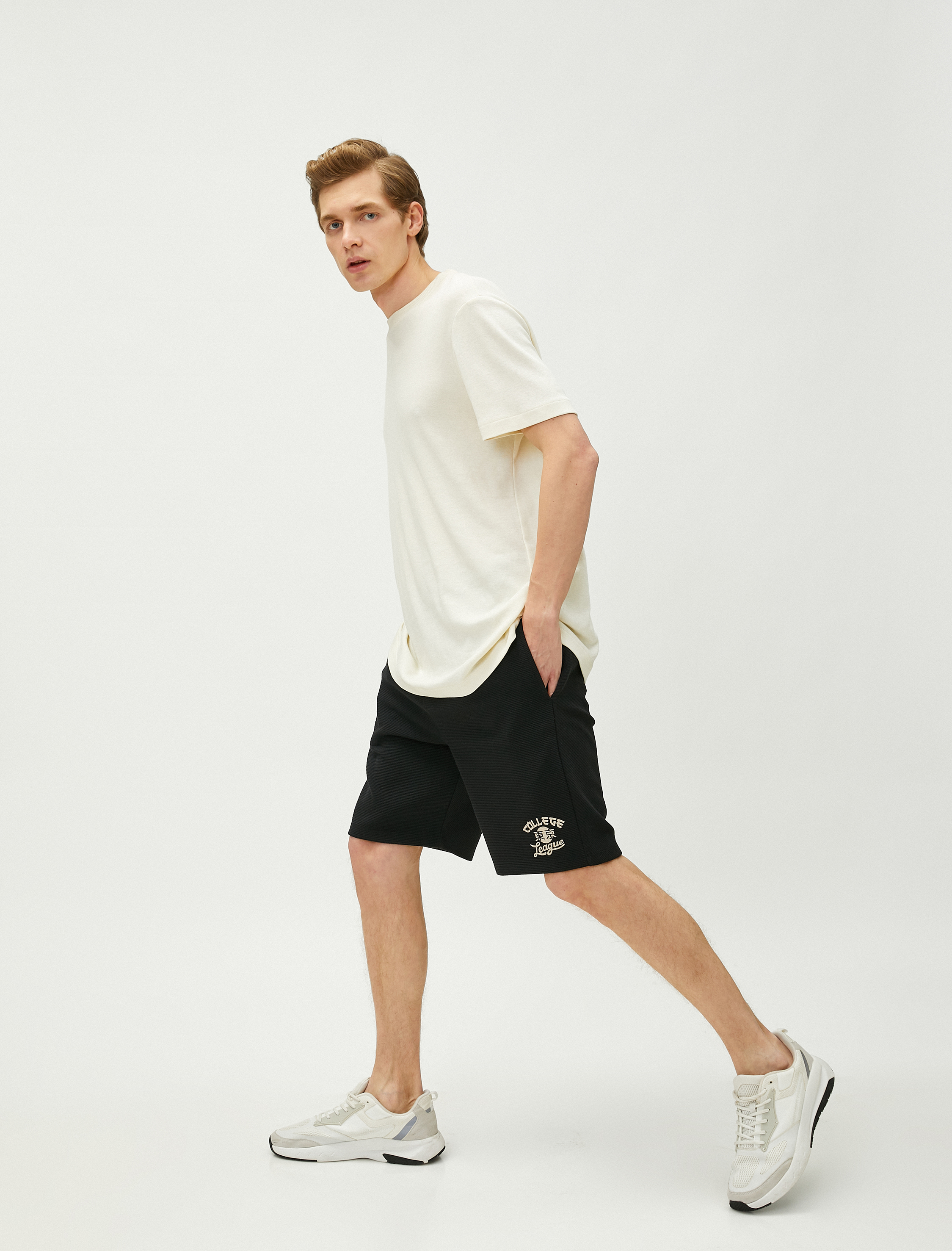   Kolej Şort Beli Bağcıklı Dar Kesim İşlemeli Cepli