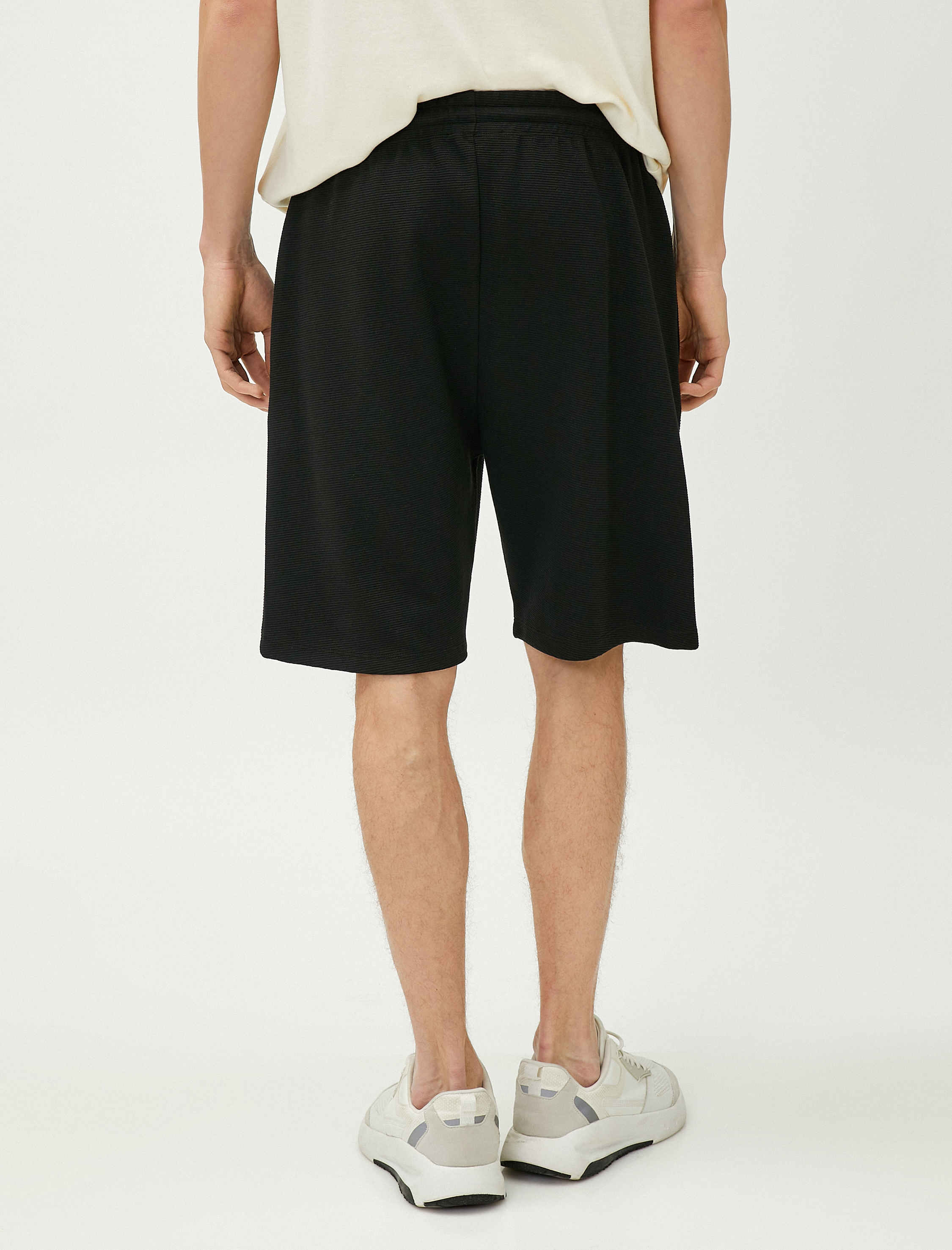   Kolej Şort Beli Bağcıklı Dar Kesim İşlemeli Cepli