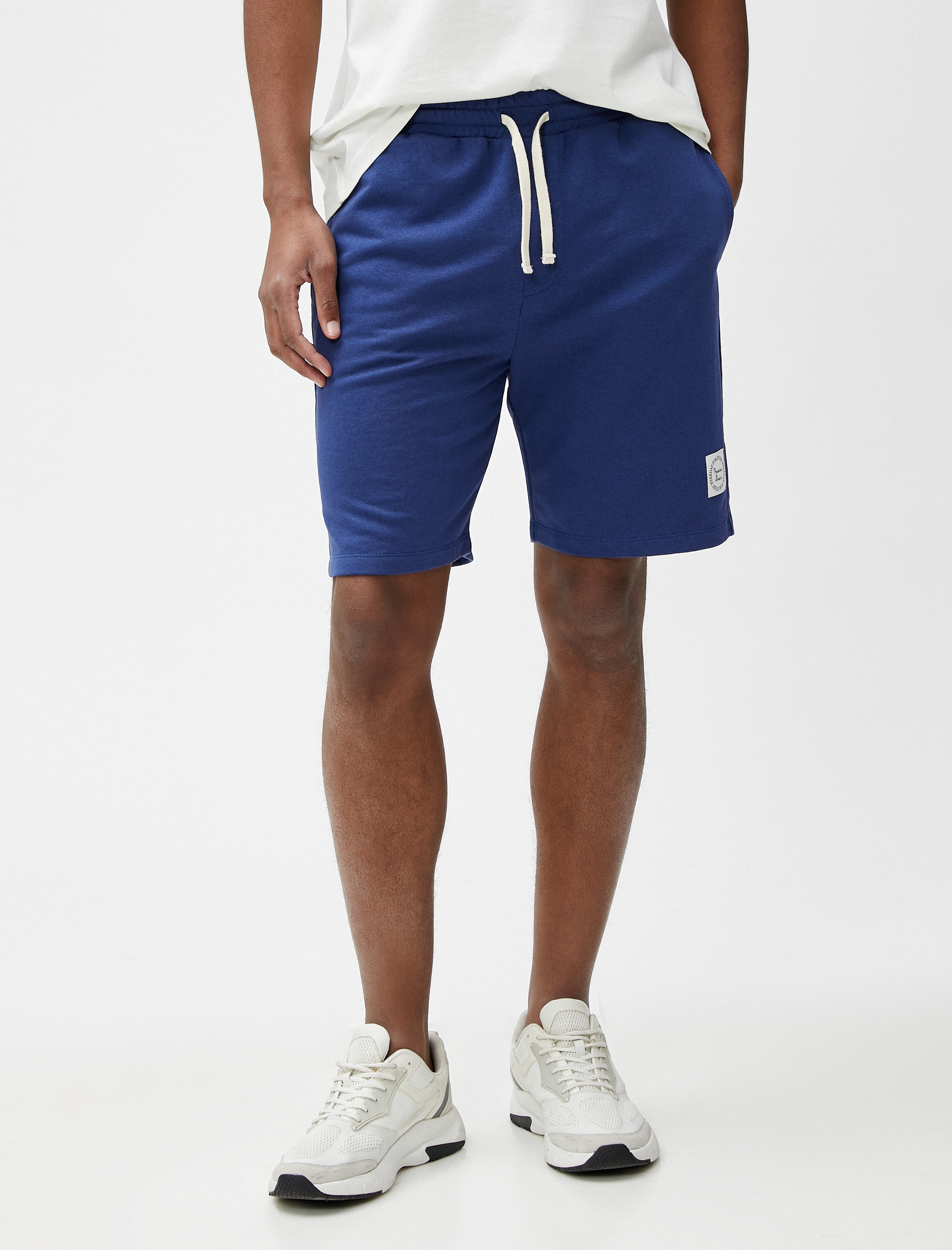   Slogan Baskılı Şort Beli Bağcıklı Dar Kesim Cepli Etiket Detaylı