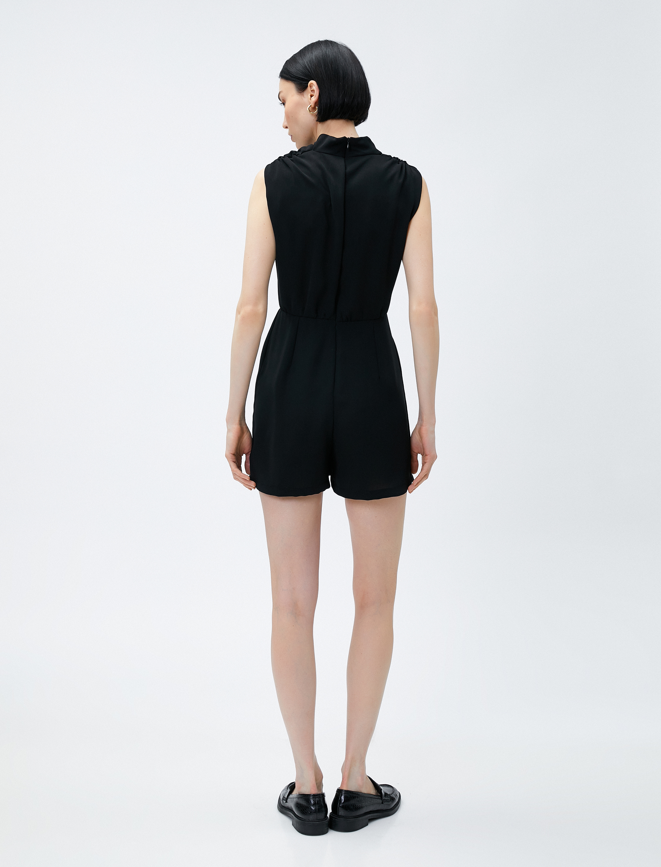   Şortlu Tulum Düğme Detaylı Degaje Yaka