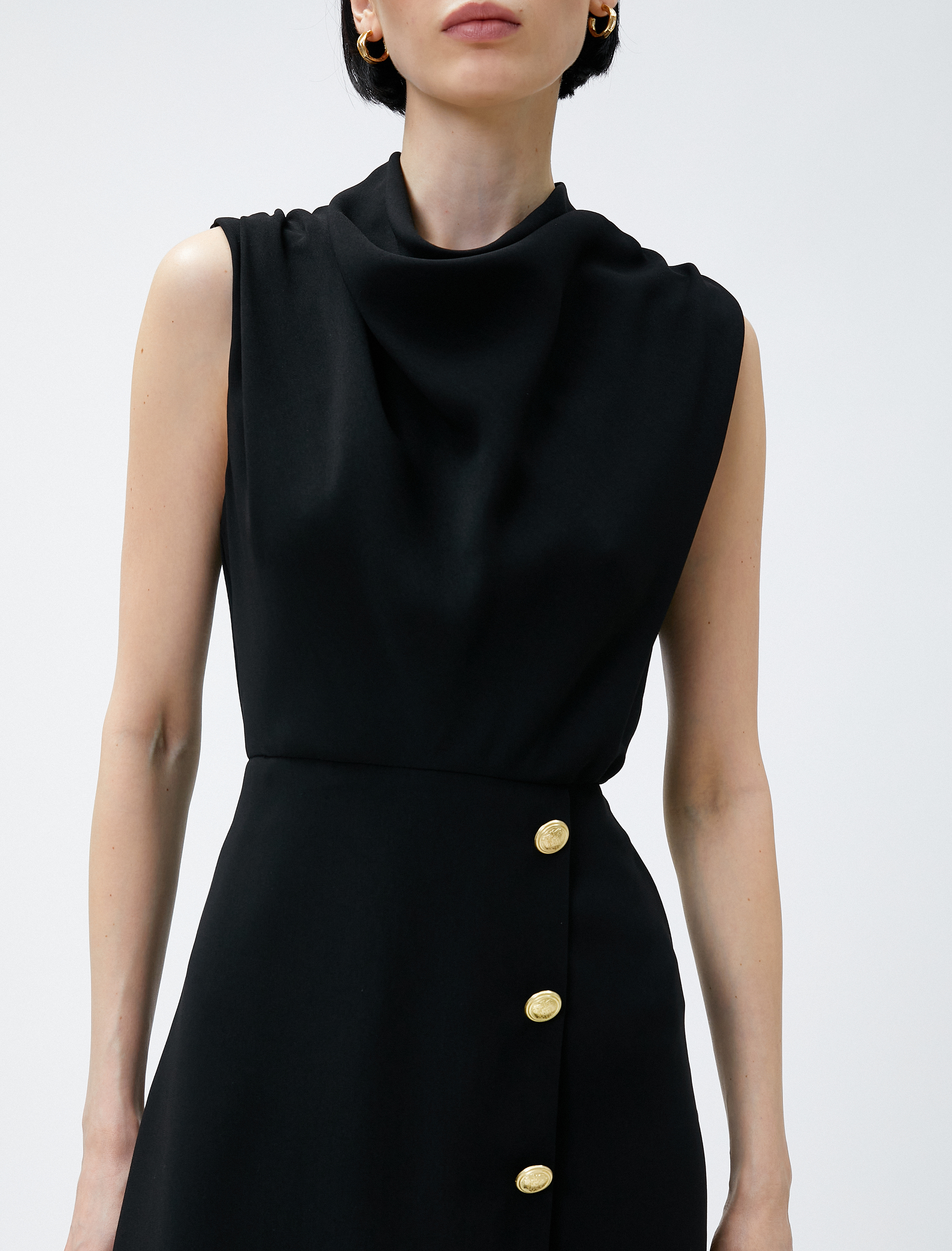   Şortlu Tulum Düğme Detaylı Degaje Yaka