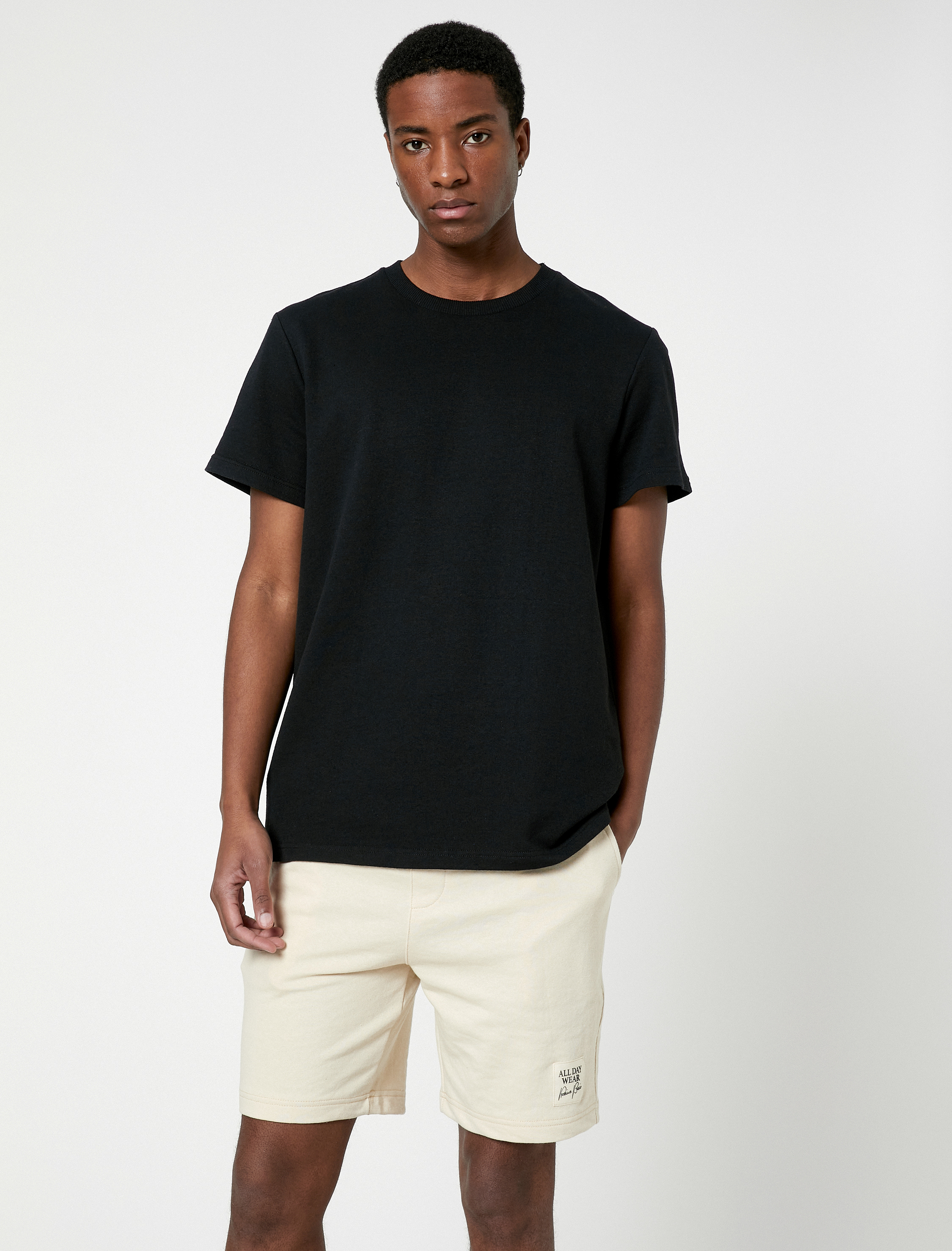   Beli Bağcıklı Şort Etiket Baskılı Cepli