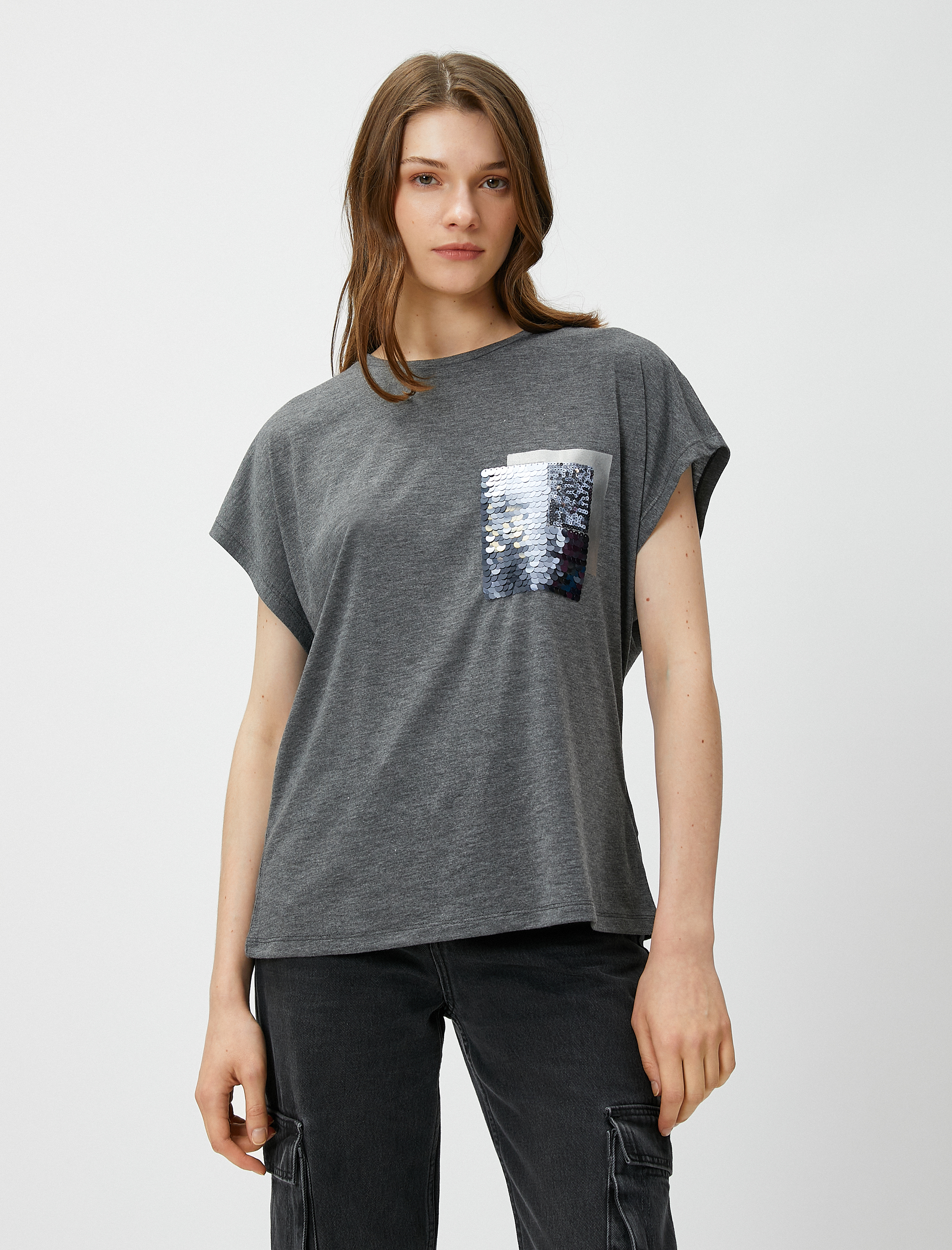   Payet Detaylı Tişört Düşük Kollu