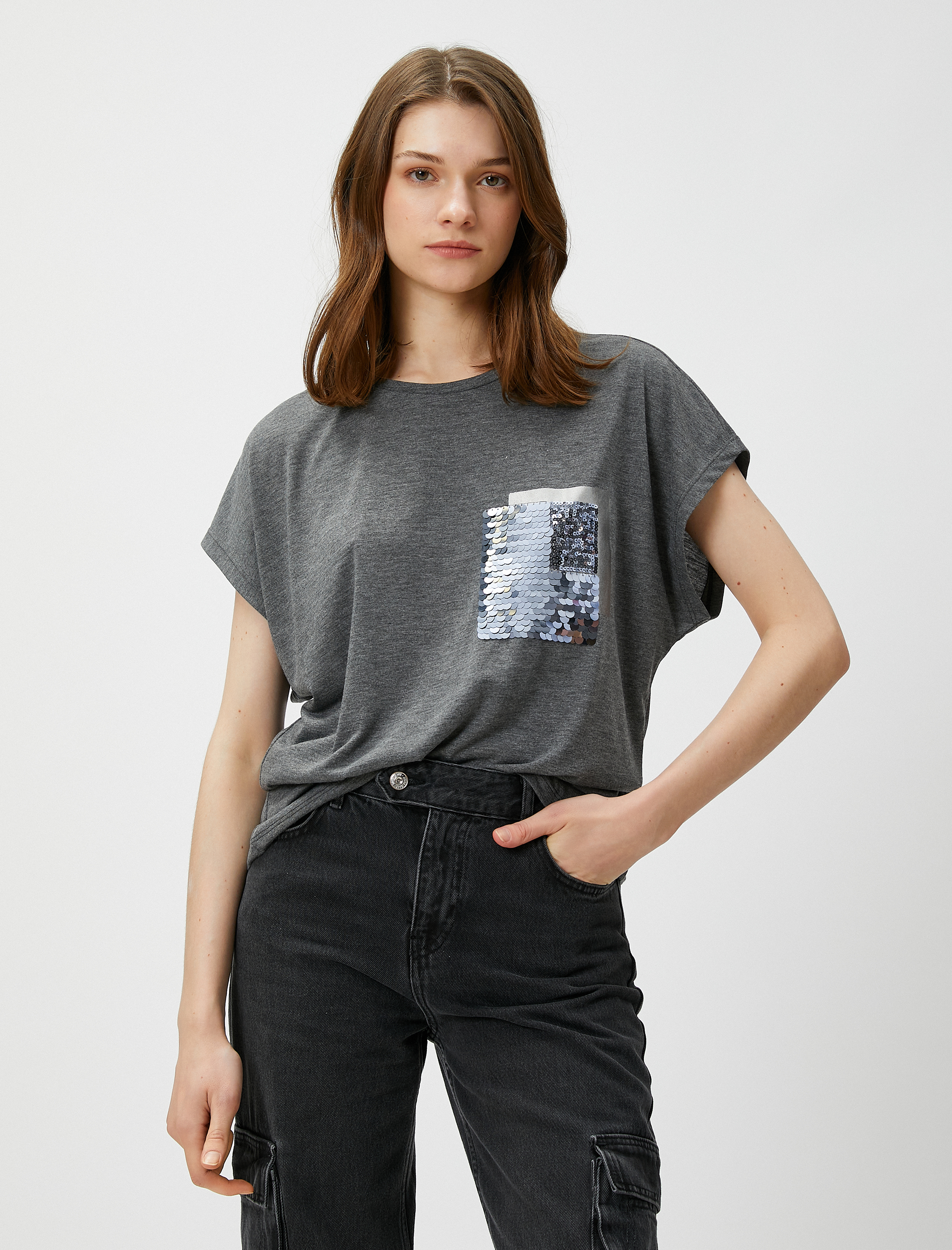   Payet Detaylı Tişört Düşük Kollu