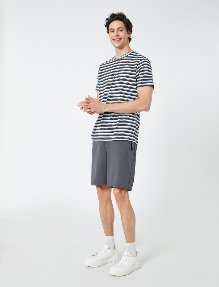  Bermuda Şort Slogan Baskılı Beli Bağcıklı Fermuar Cepli Dar Kesim