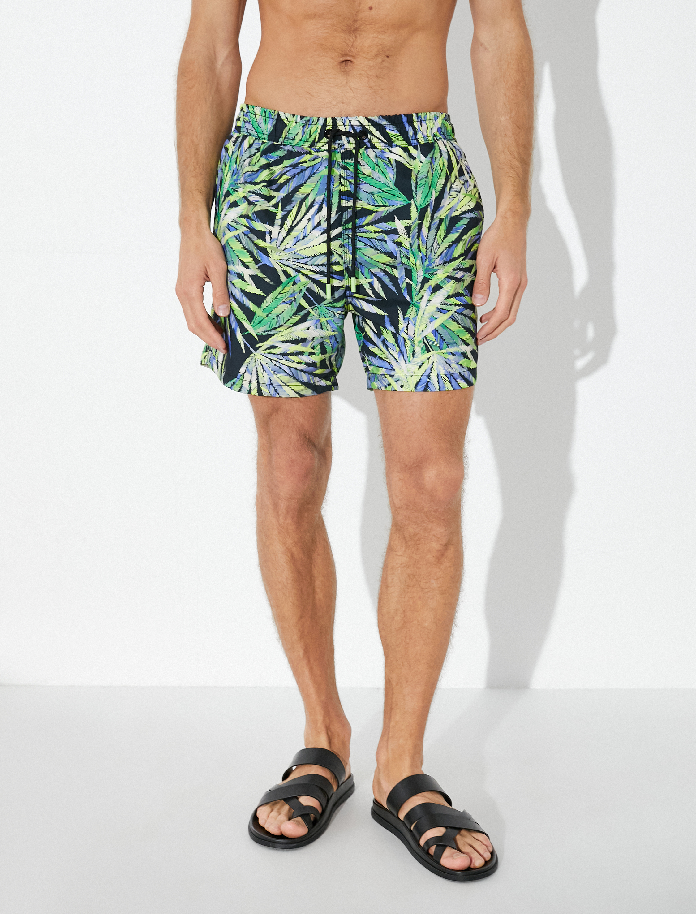   Deniz Şortu Yaprak Baskılı Beli Bağcıklı Cepli