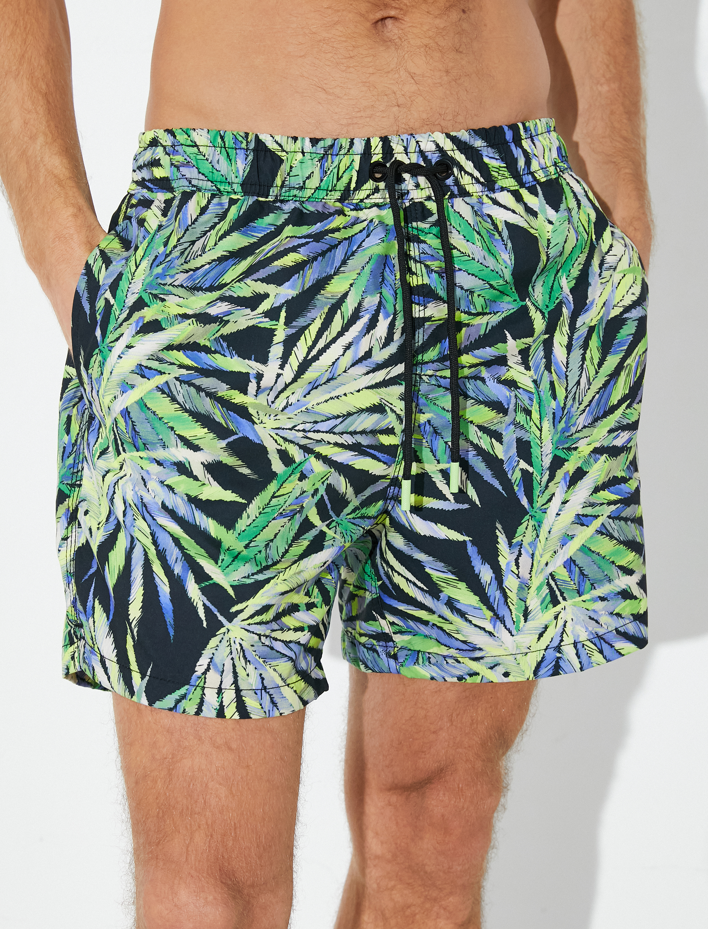   Deniz Şortu Yaprak Baskılı Beli Bağcıklı Cepli