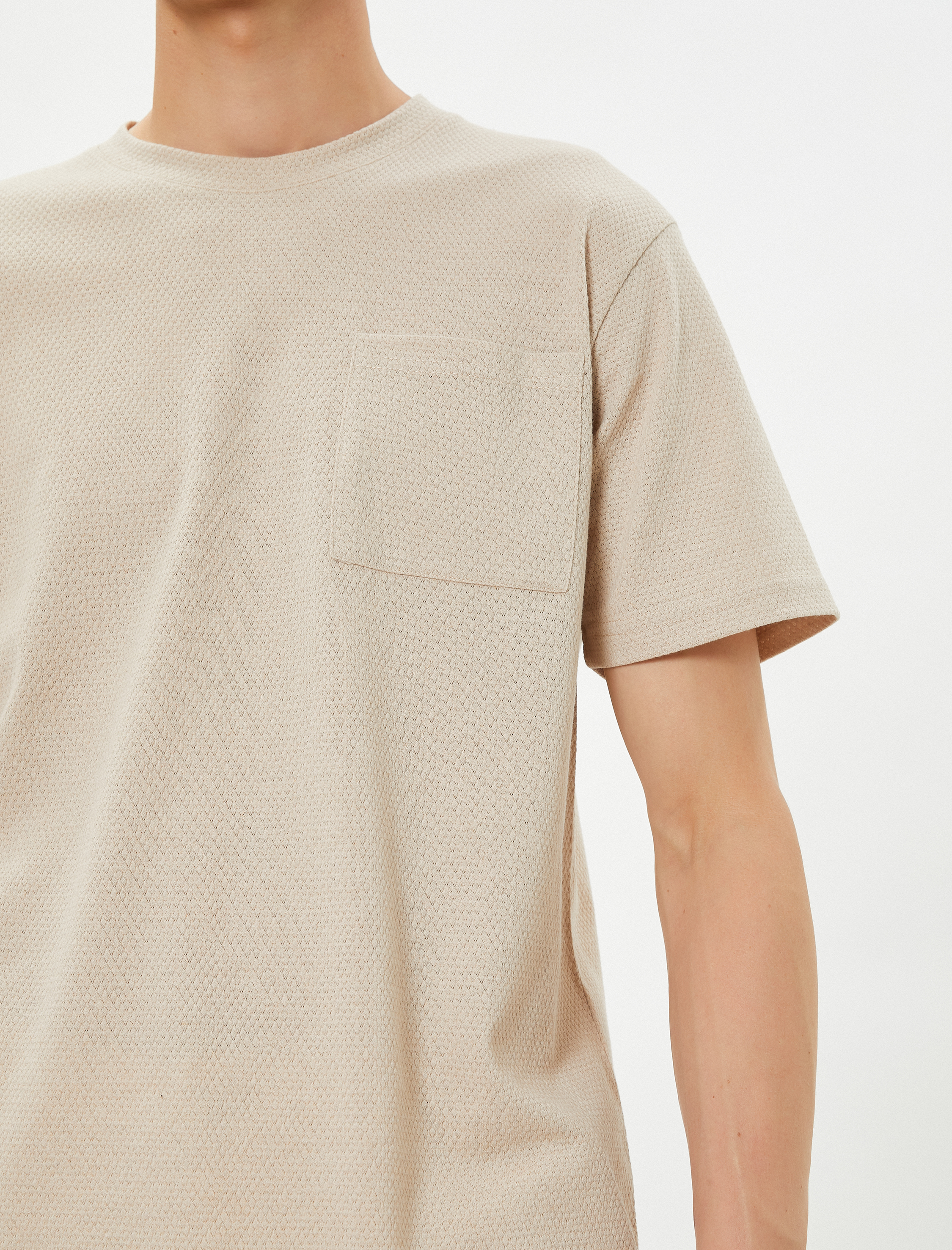   Basic Tişört Cep Detaylı Dokulu Kısa Kollu Bisiklet Yaka