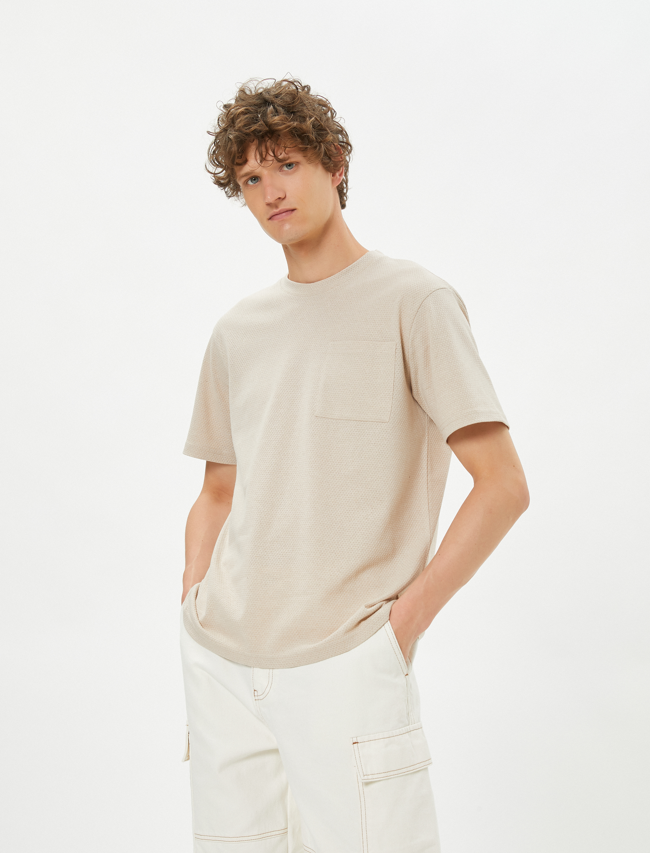   Basic Tişört Cep Detaylı Dokulu Kısa Kollu Bisiklet Yaka