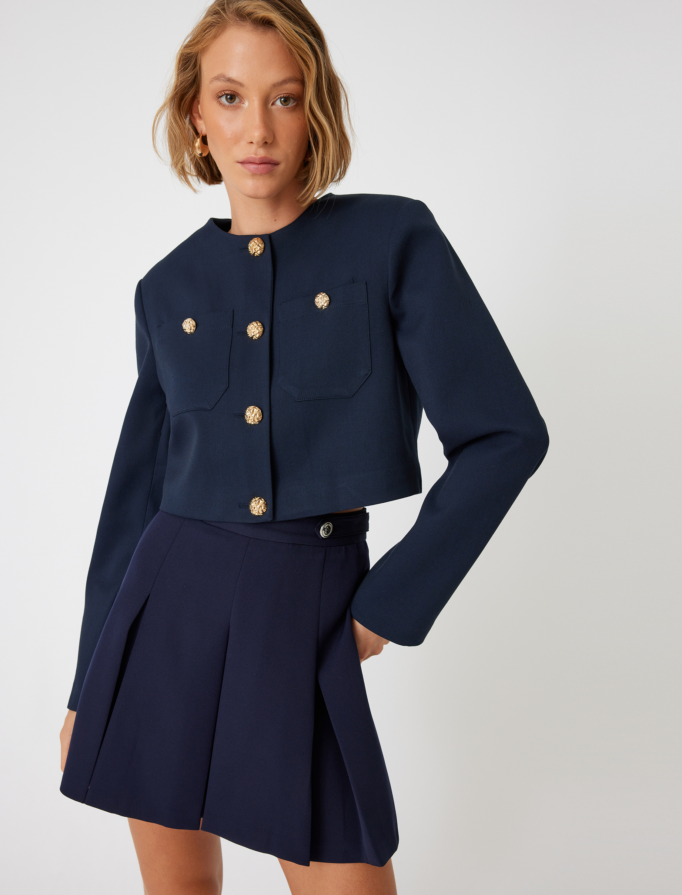   Yuvarlak Yaka Gold Düğmeli Cepli Crop Ceket