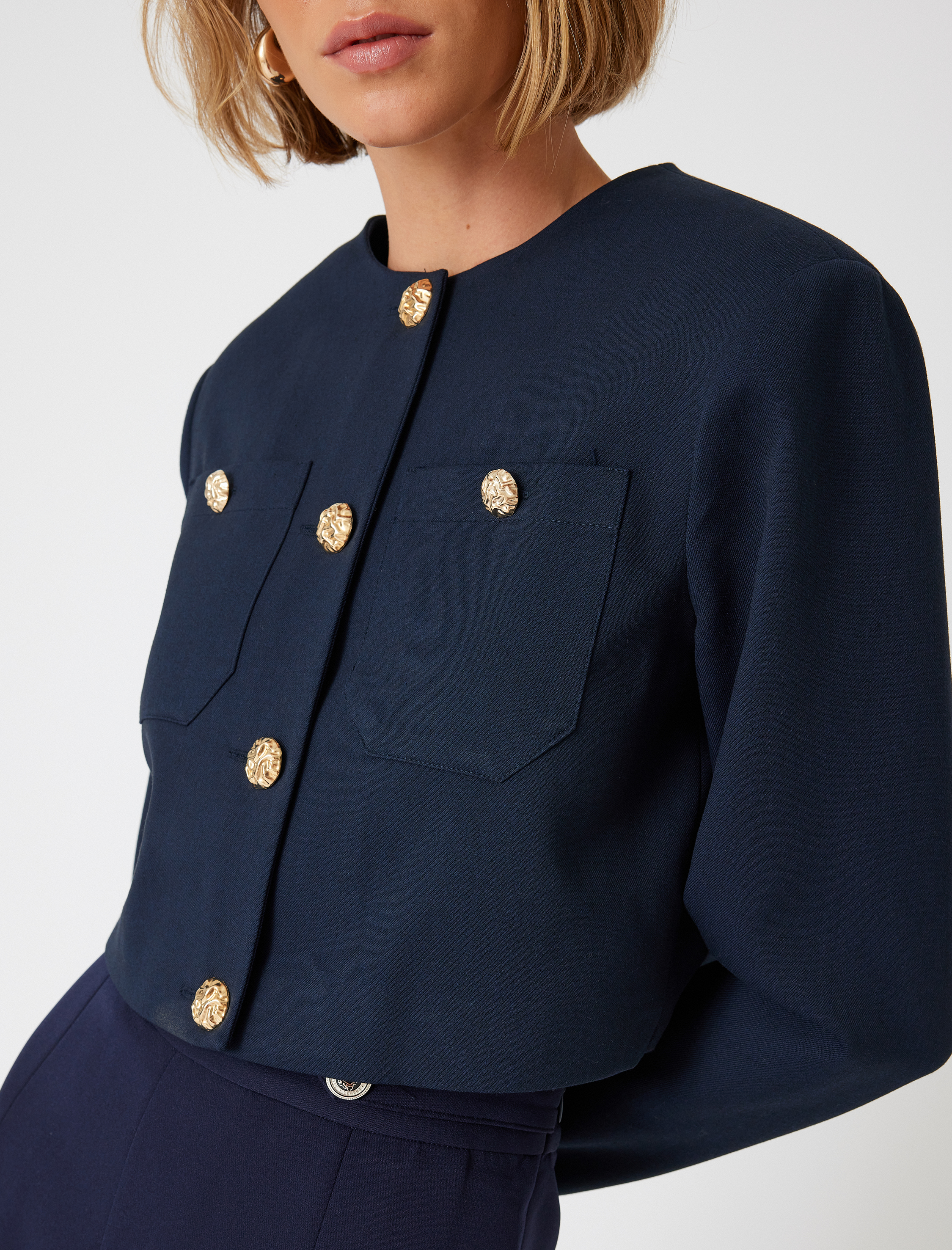   Yuvarlak Yaka Gold Düğmeli Cepli Crop Ceket