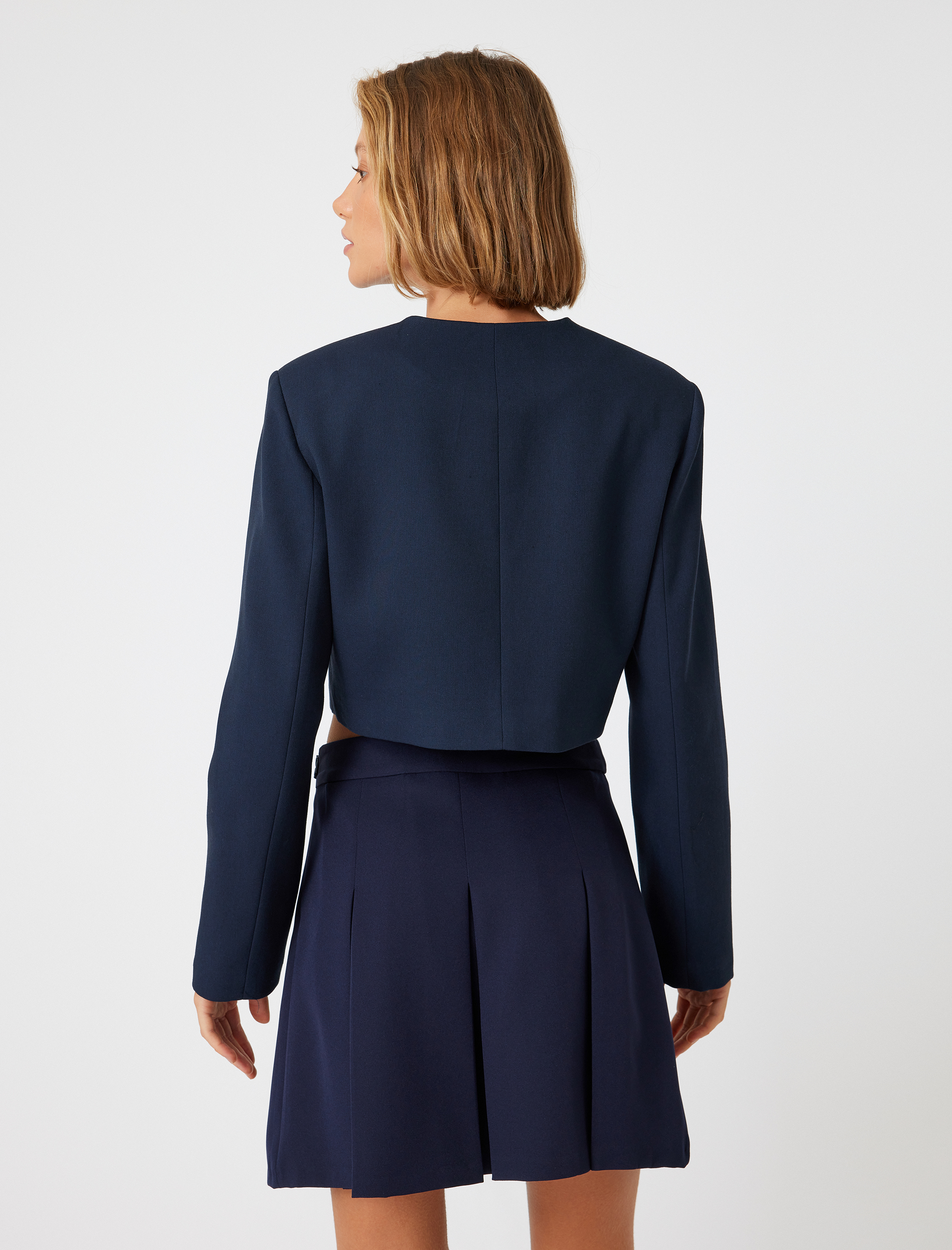   Yuvarlak Yaka Gold Düğmeli Cepli Crop Ceket