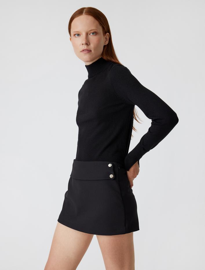  Düşük Bel Slim Fit Düğme Detaylı Mini Şort Etek