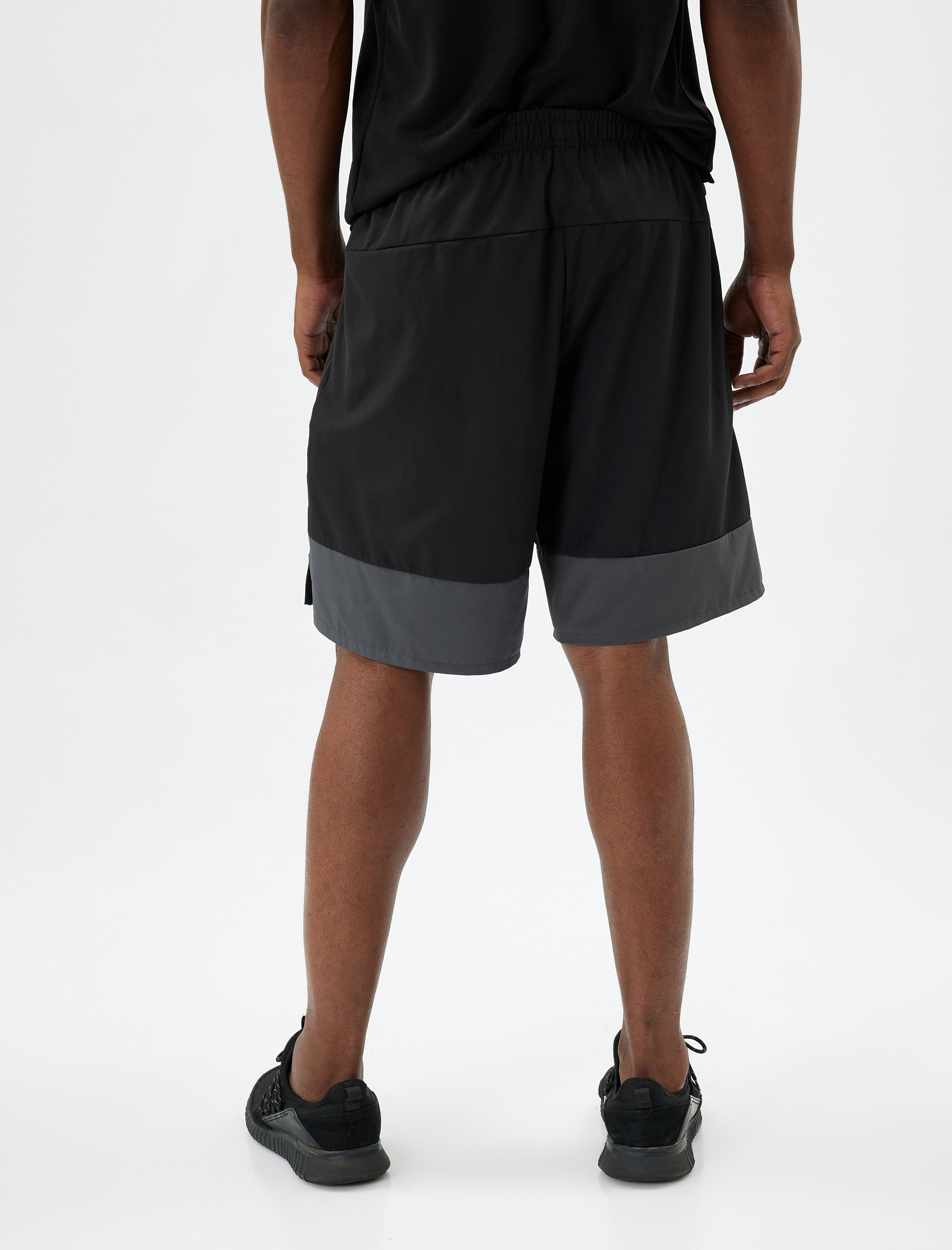   Renk Bloklu Cep Detaylı Beli Lastikli Spor Şort