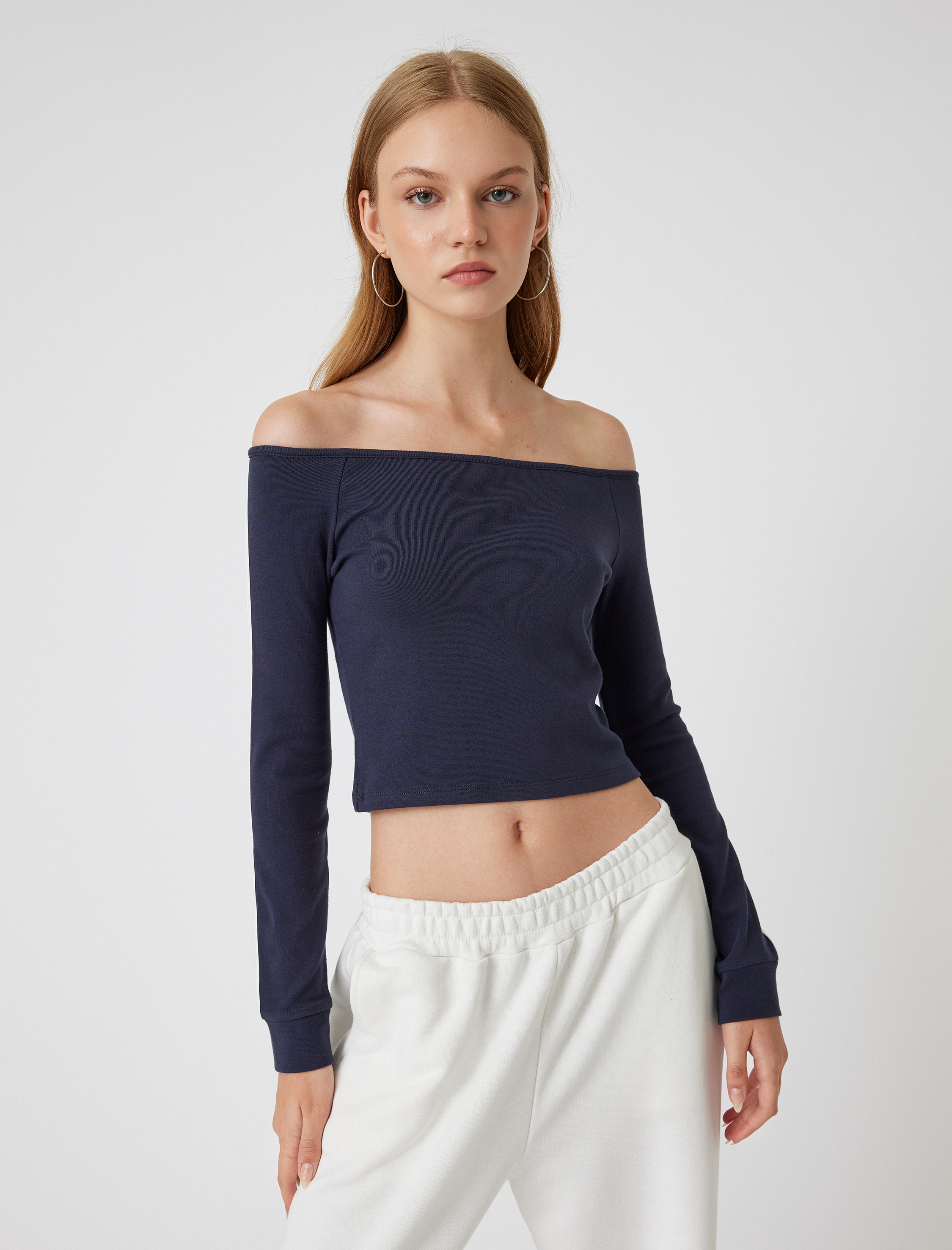   Madonna Yaka Omzu Açık Uzun Kollu Biyeli Crop Tişört