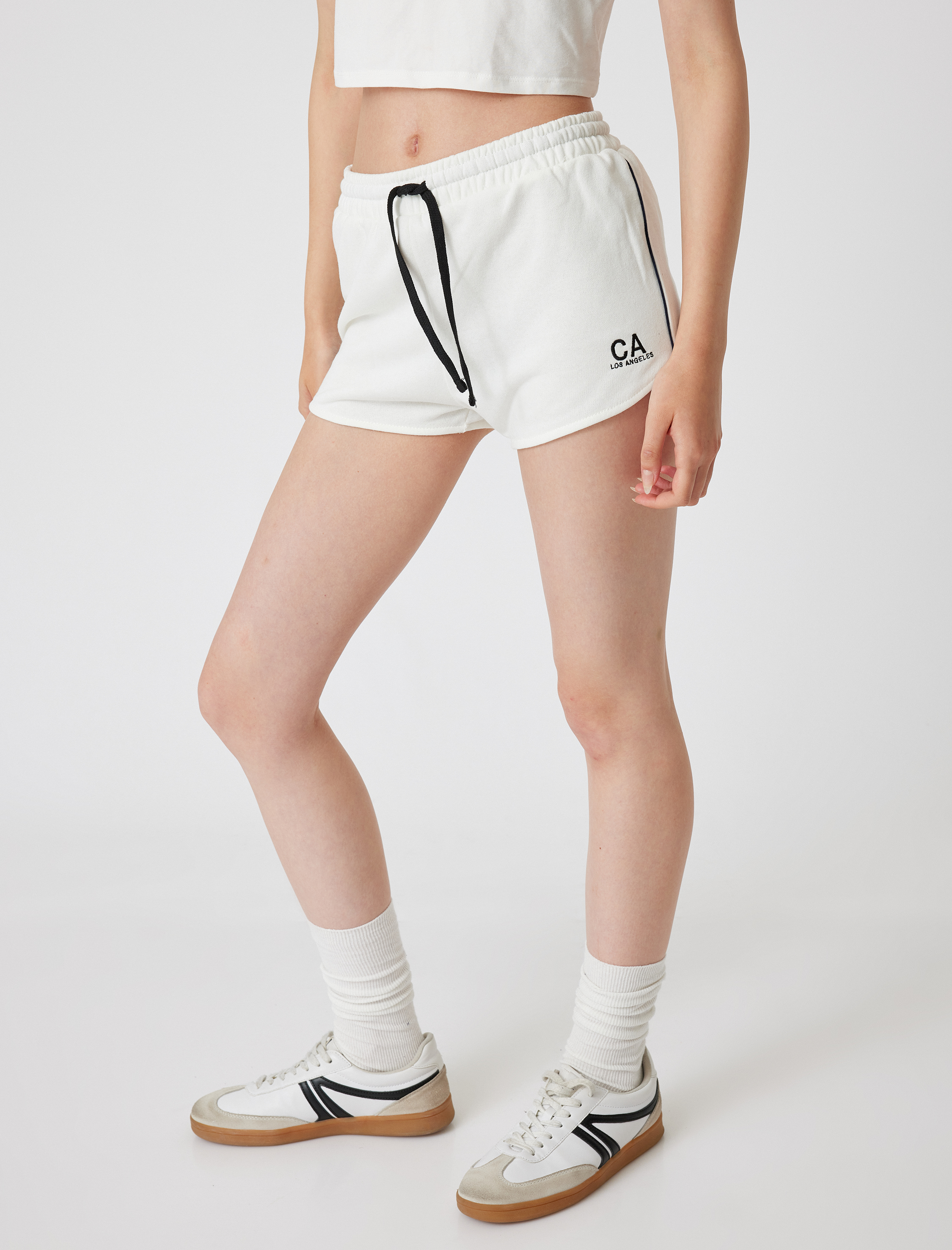   Mini Şort Beli Bağcıklı Slogan İşlemeli Biyeli Cepli