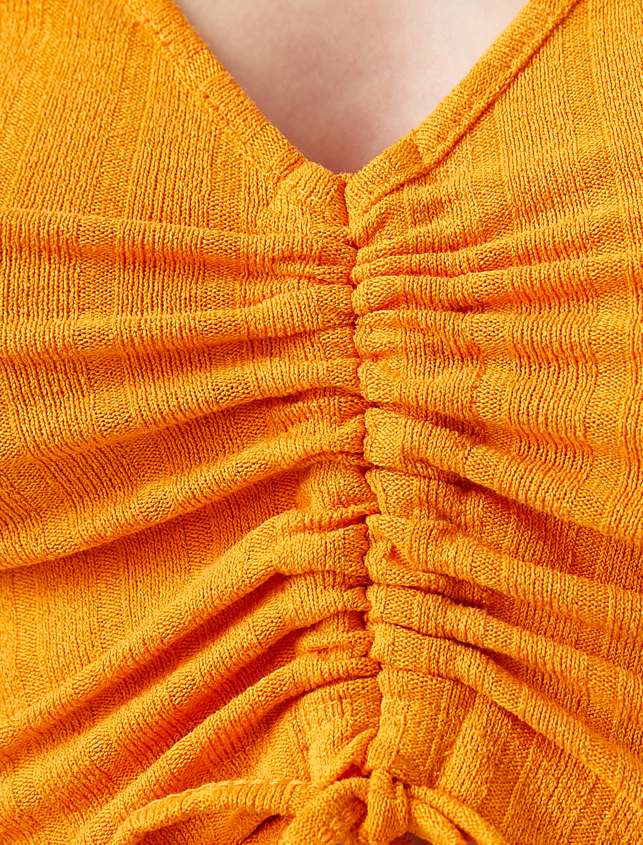   Crop V Yaka Büzgülü Kısa Kollu Tişört