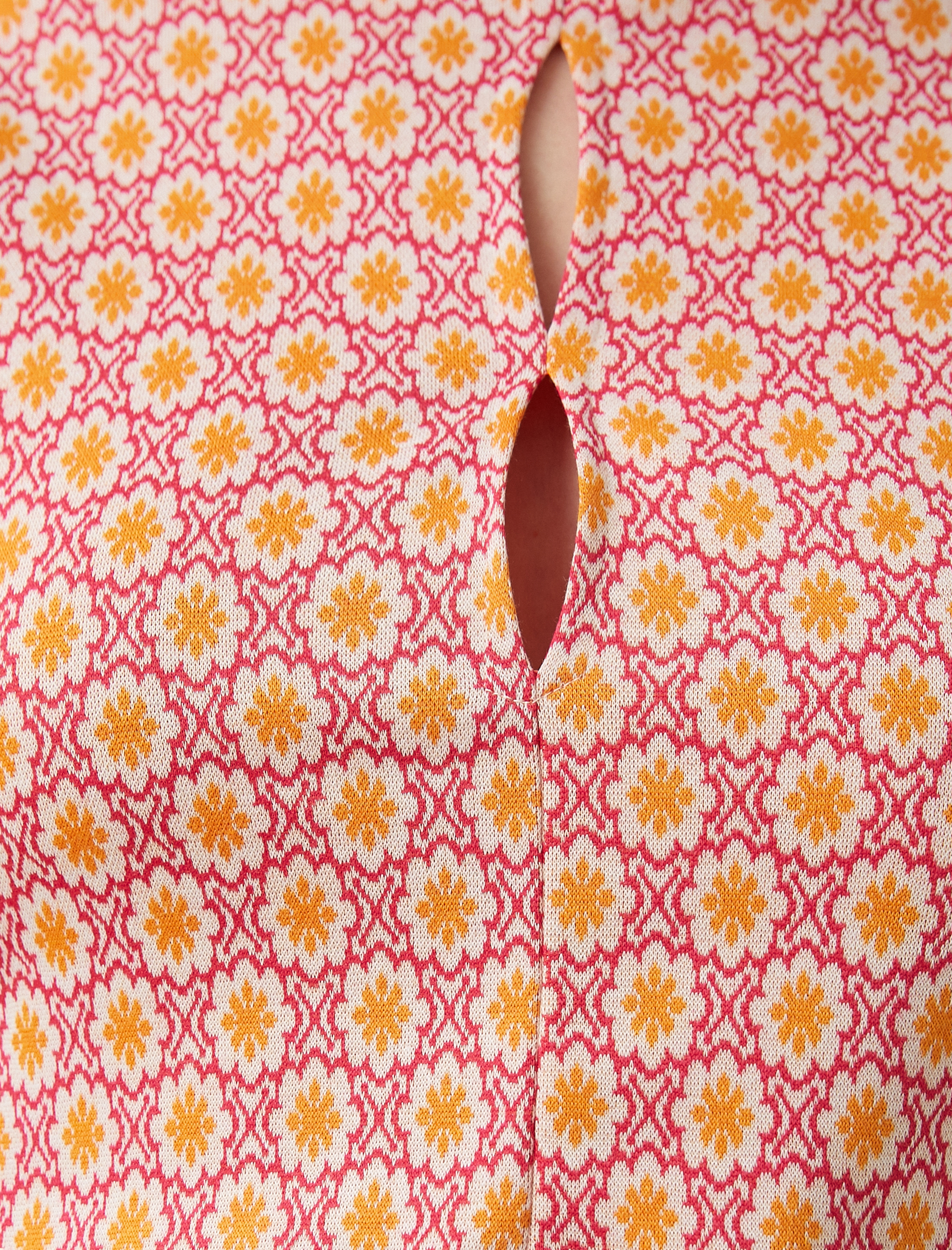   Crop Pencere Detaylı Kısa Kollu Tişört