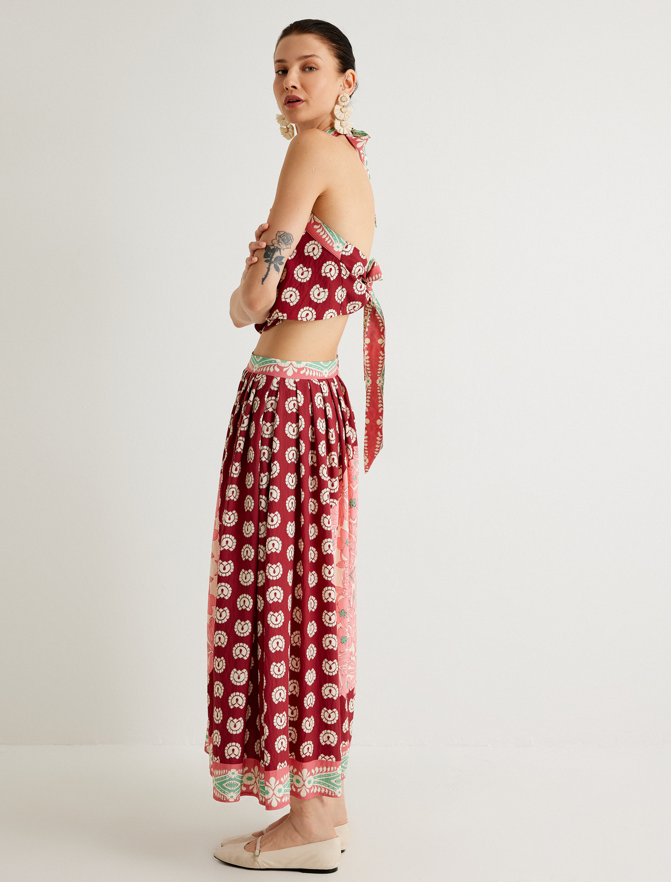   Koton X Melis Ağazat - Crop Halter Yaka Üst Etnik Desenli Viskoz Kumaş