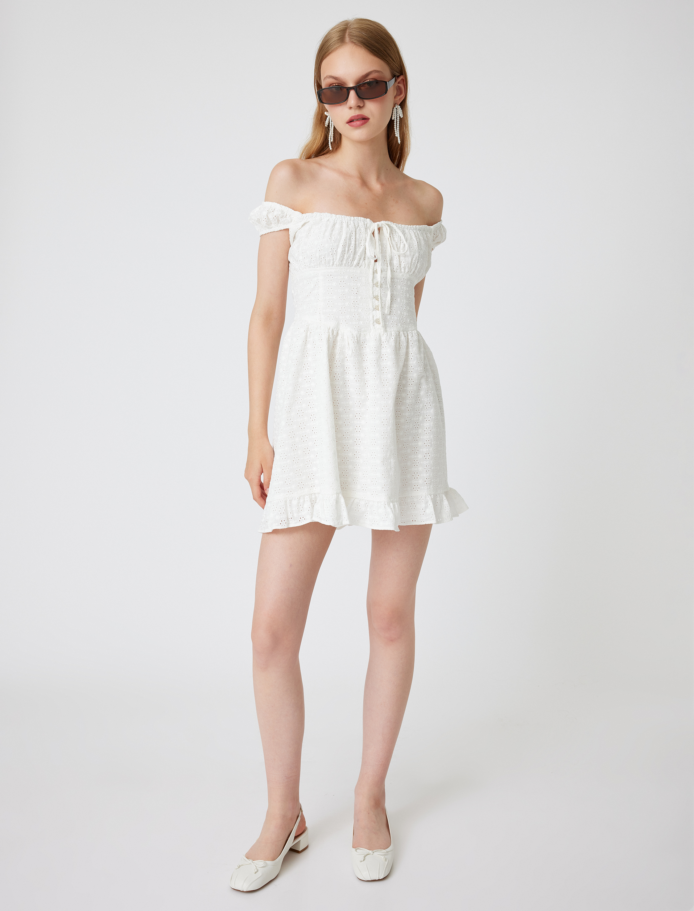   Mini Fisto Elbise A Kesim Madonna Yaka Omzu Açık Bağcık Detaylı Düğmeli