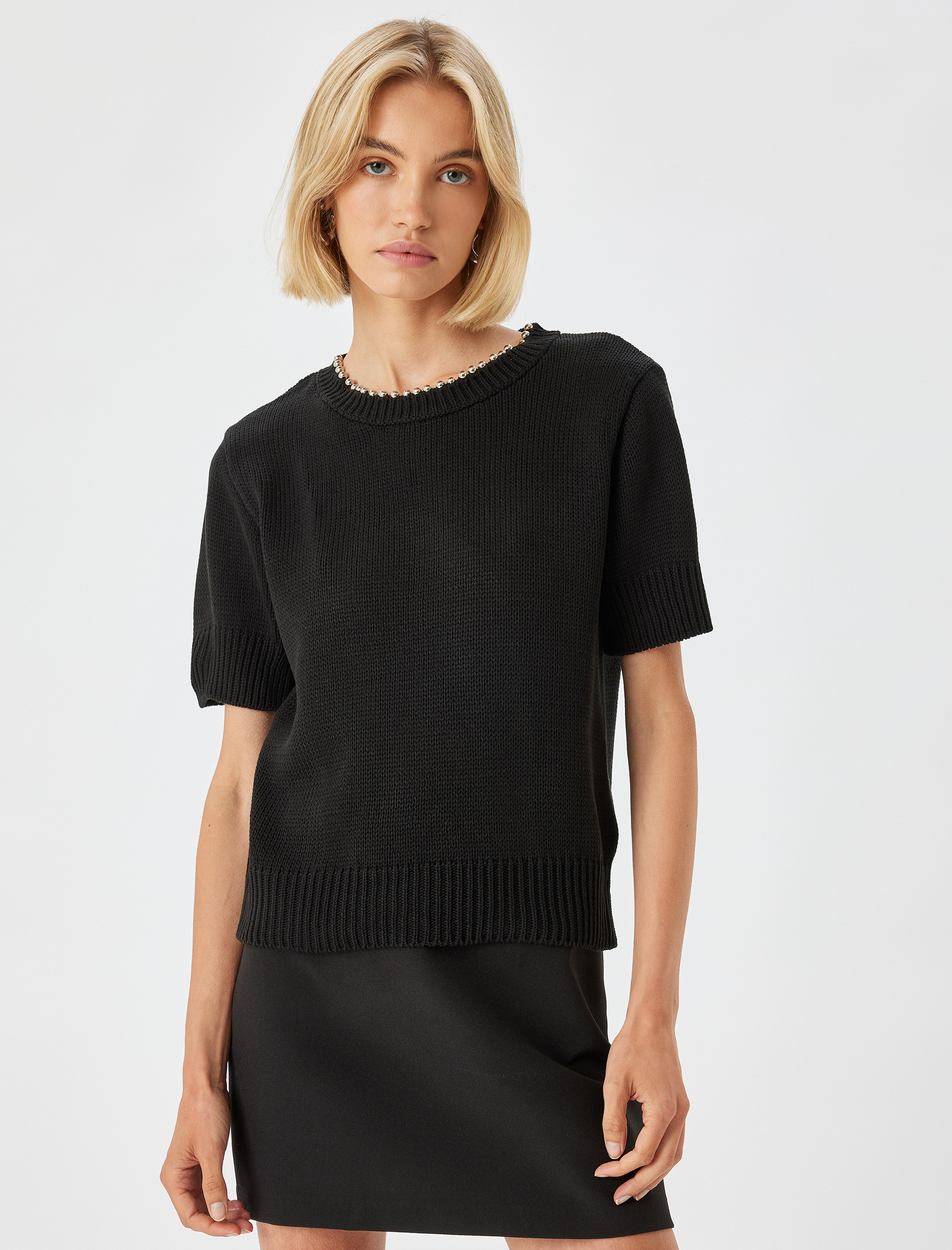   Kısa Kollu Triko Kazak Taşlı Yuvarlak Yaka