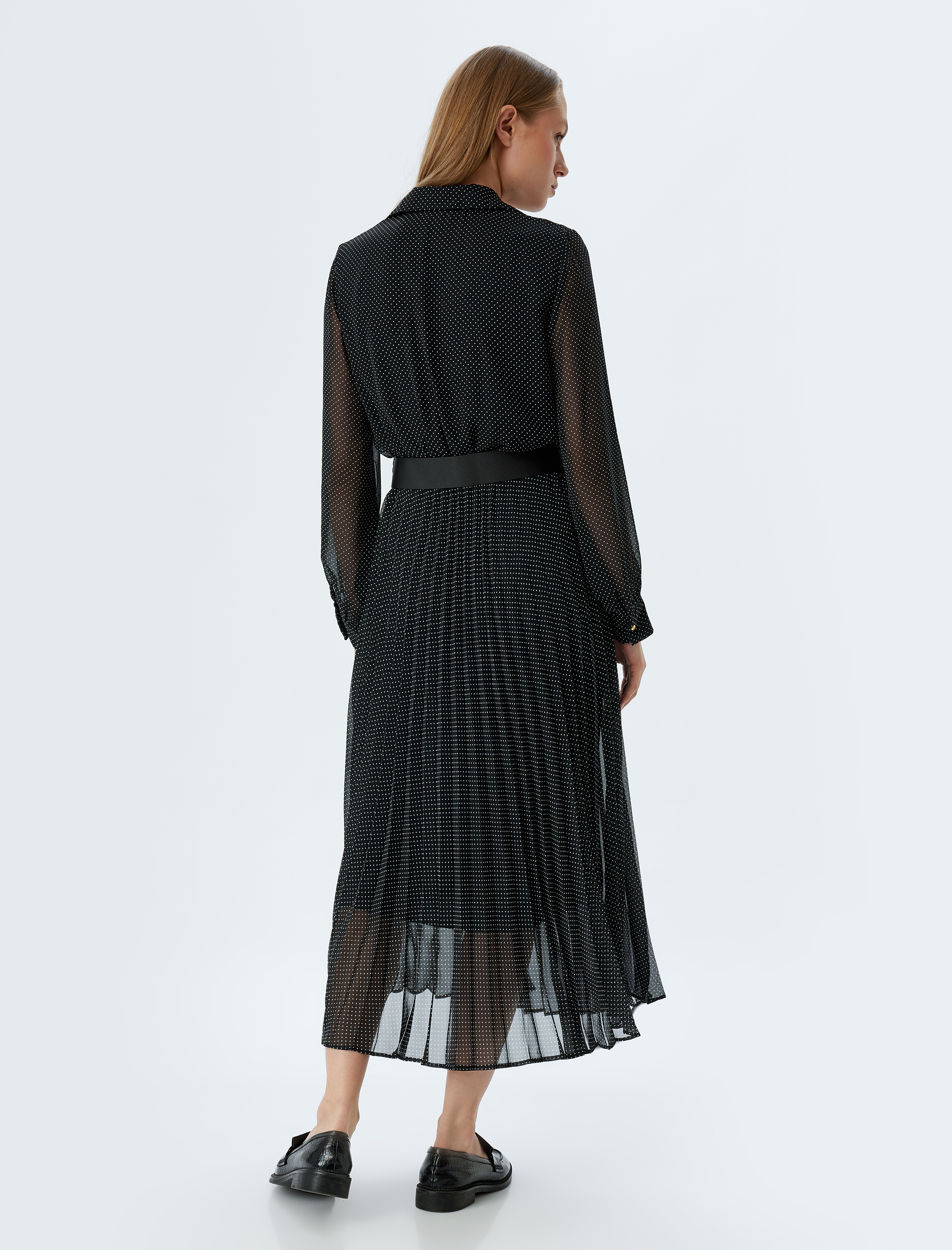   Astarlı Gömlek Yaka Düğmeli Midi Boy Puantiyeli Pileli Elbise