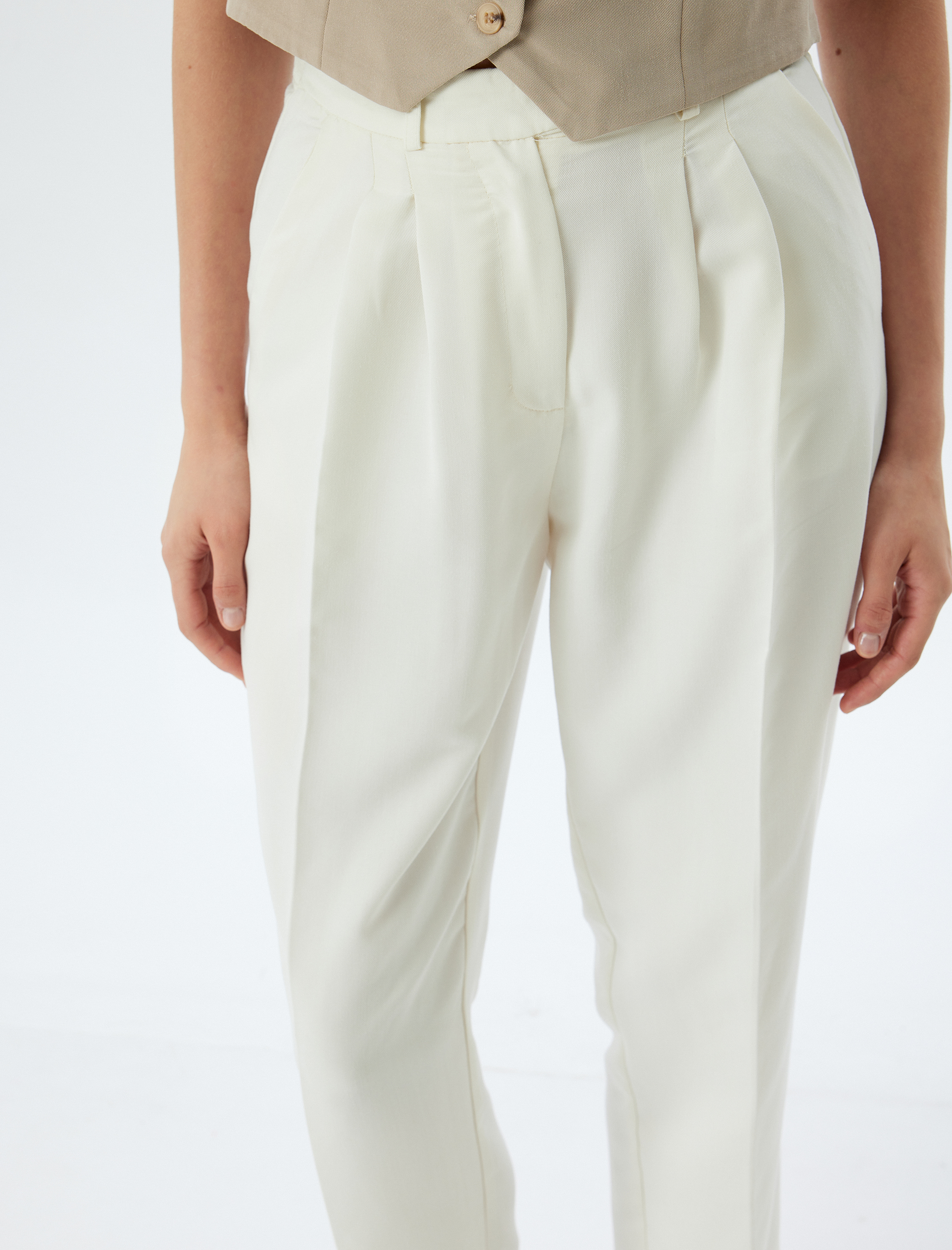   Pile Detaylı Cepli Yüksek Bel Havuç Kesim Modal Kumaş Pantolon