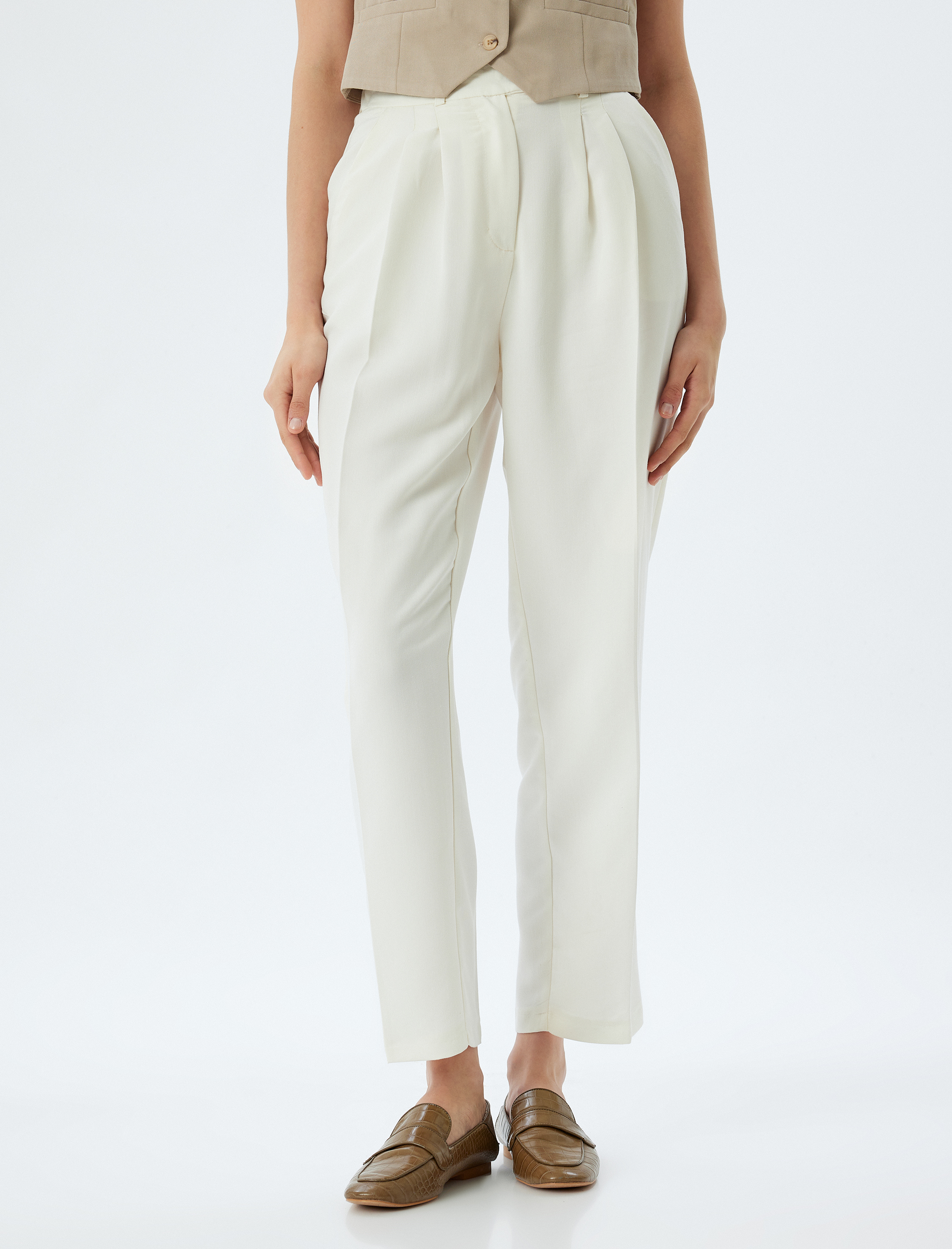   Pile Detaylı Cepli Yüksek Bel Havuç Kesim Modal Kumaş Pantolon