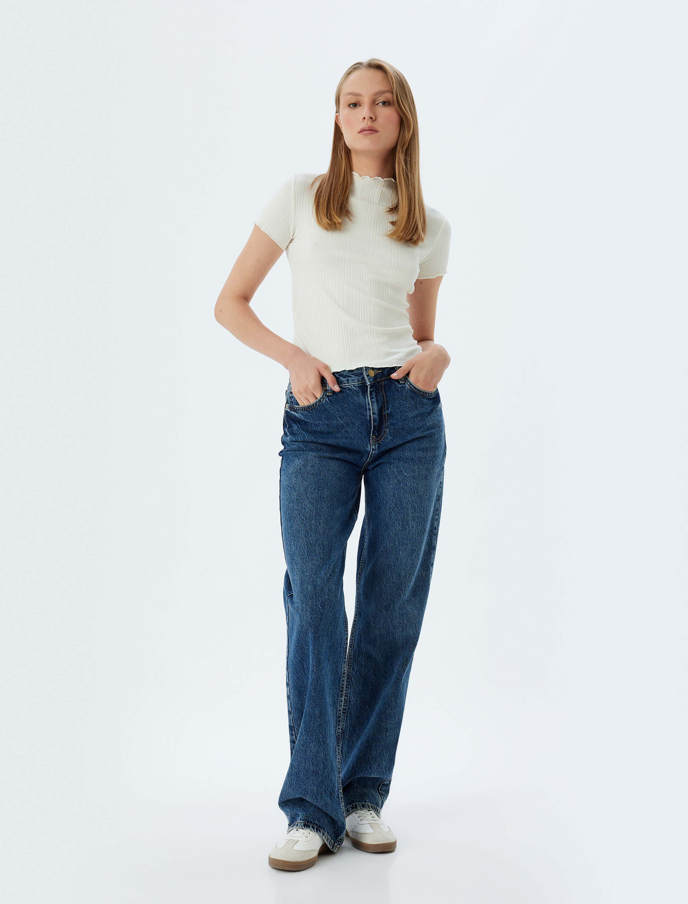 Dik Yaka Kısa Kollu Dokulu Slim Fit Body