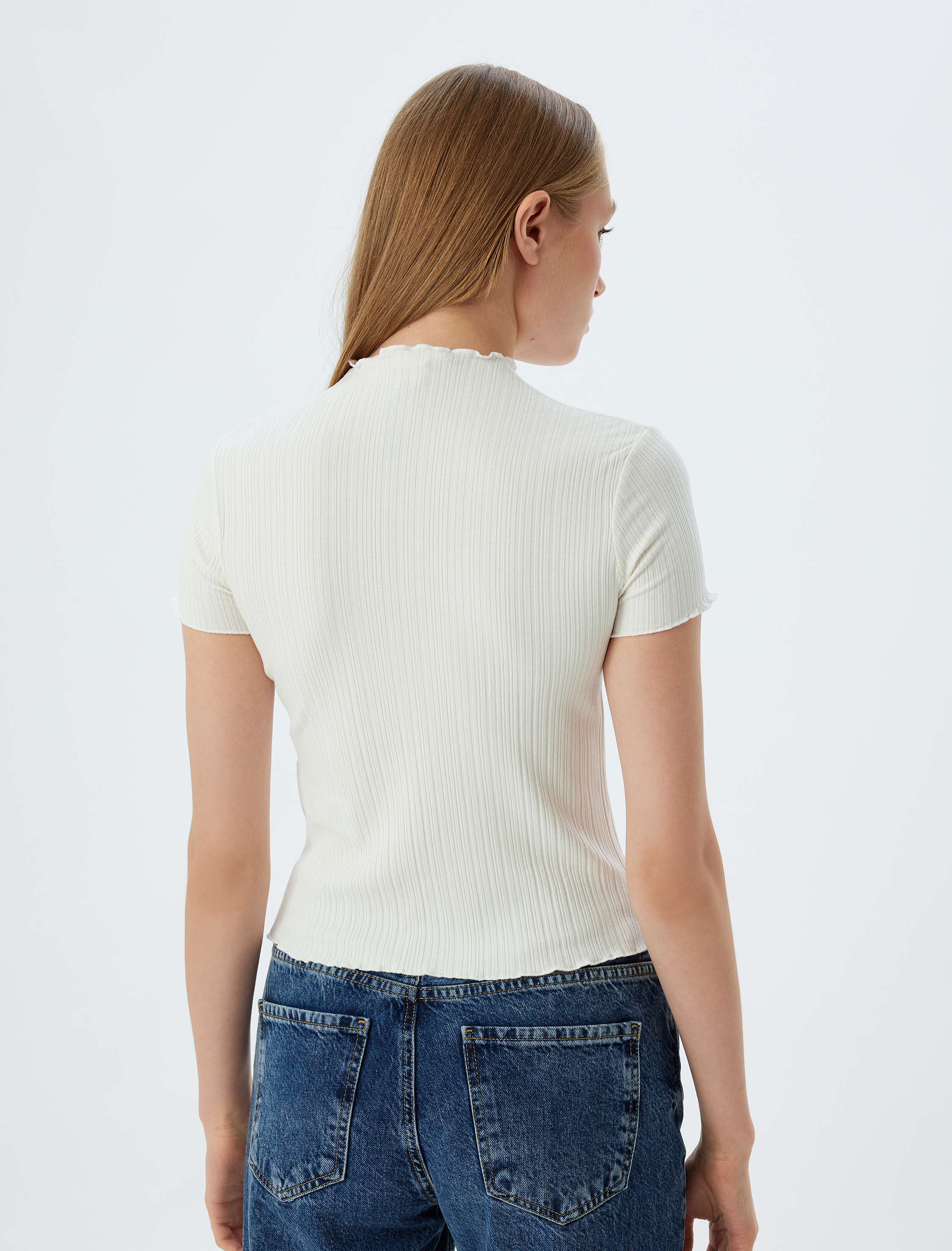 Dik Yaka Kısa Kollu Dokulu Slim Fit Body