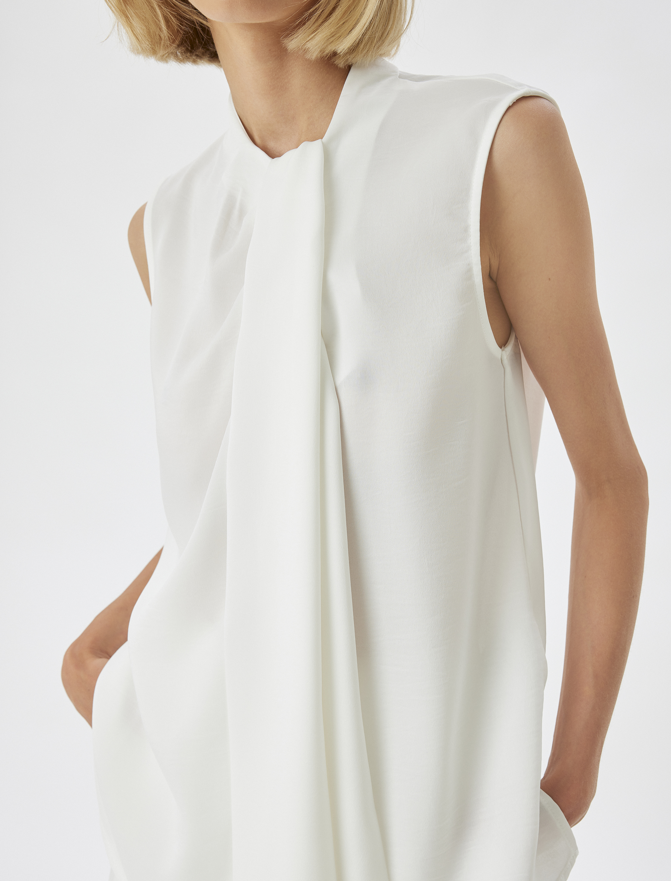   Rahat Kalıp Şal Yaka Kolsuz Bluz