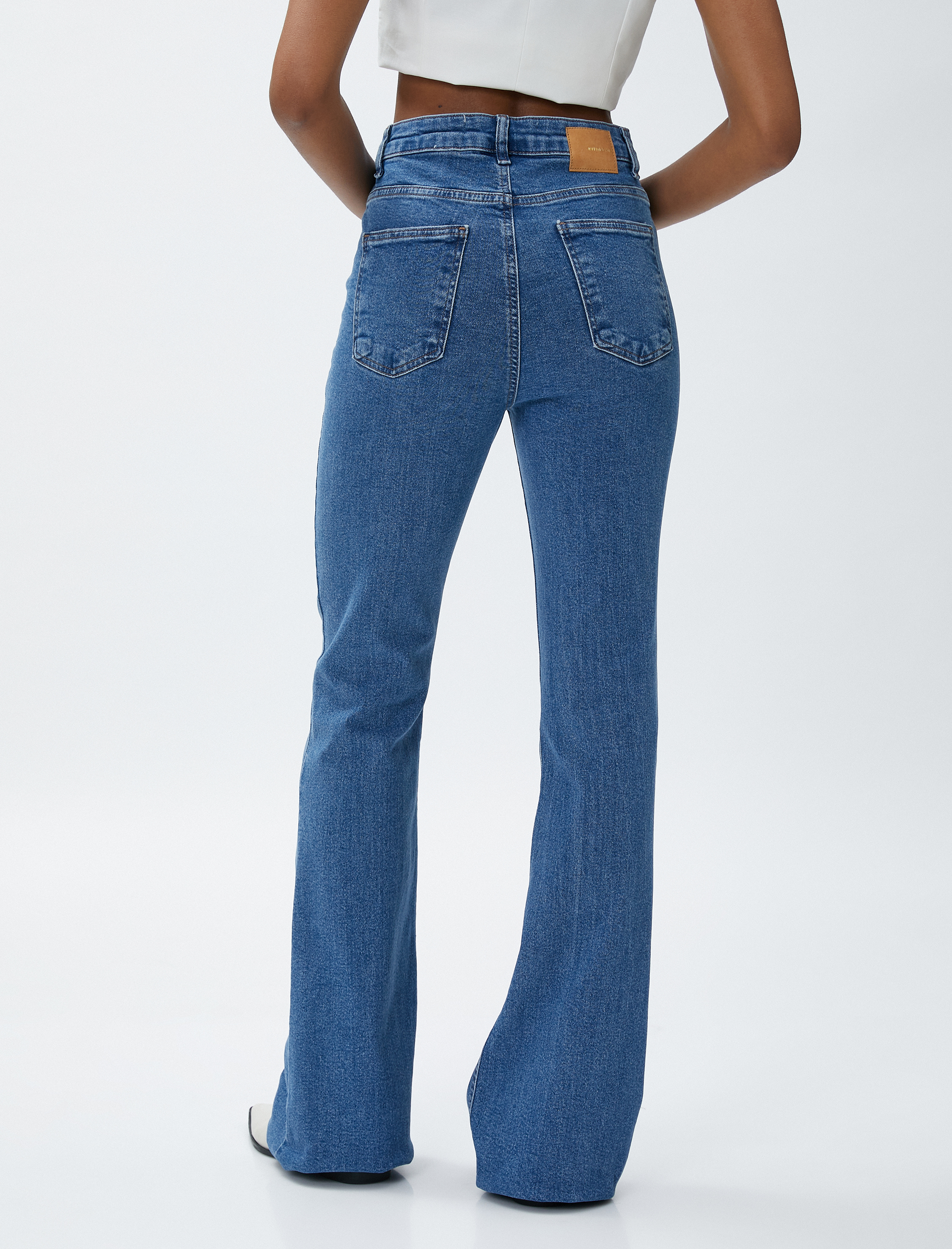   Hafif İspanyol Paça Kot Pantolon