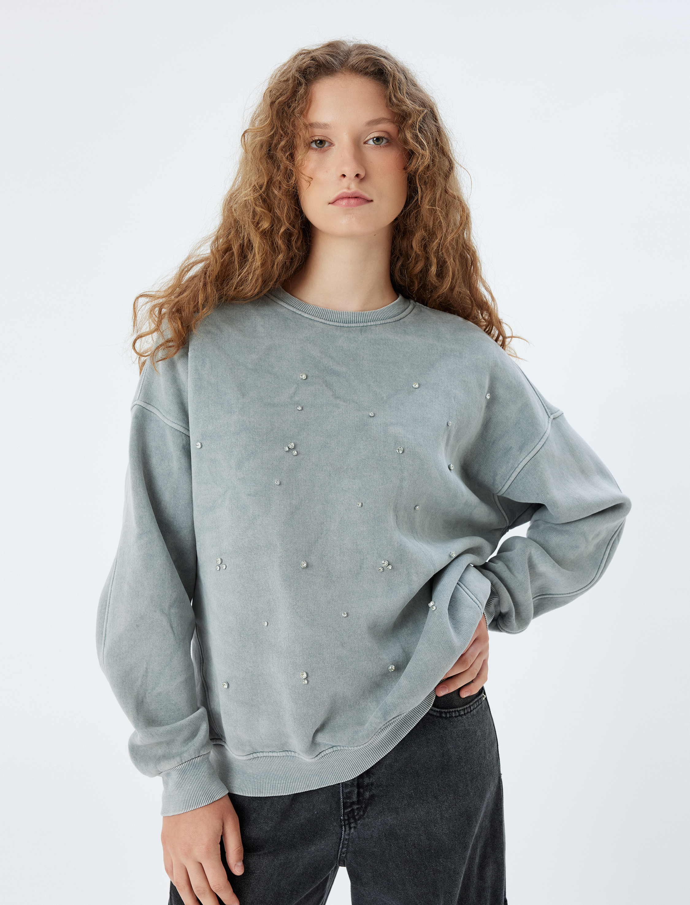   Şardonlu Oversize Bisiklet Yaka Taş Detaylı Sweatshirt