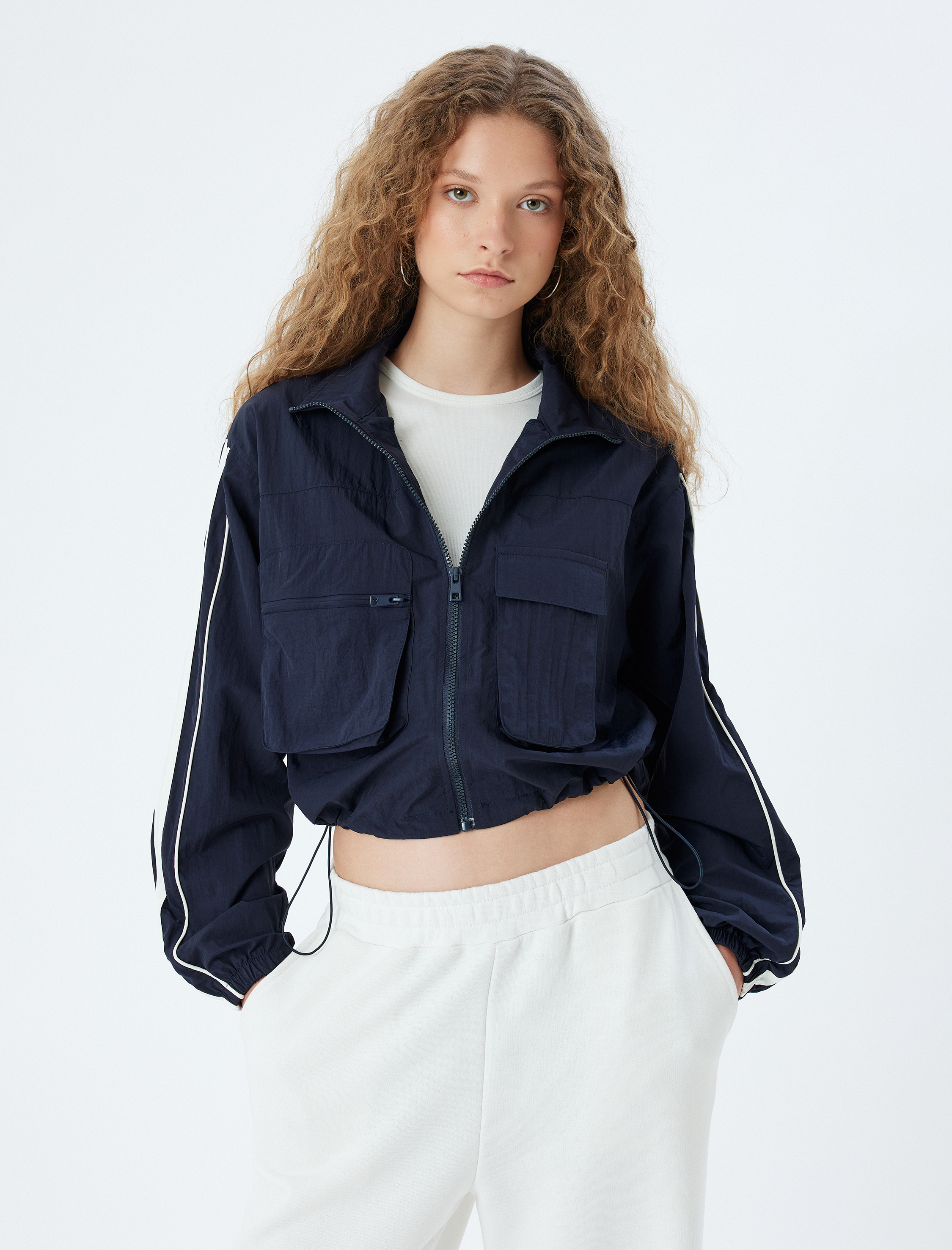 Paraşüt Ceket Crop Fermuarlı Biyeli Slim Fit Cep Detaylı Su İtici