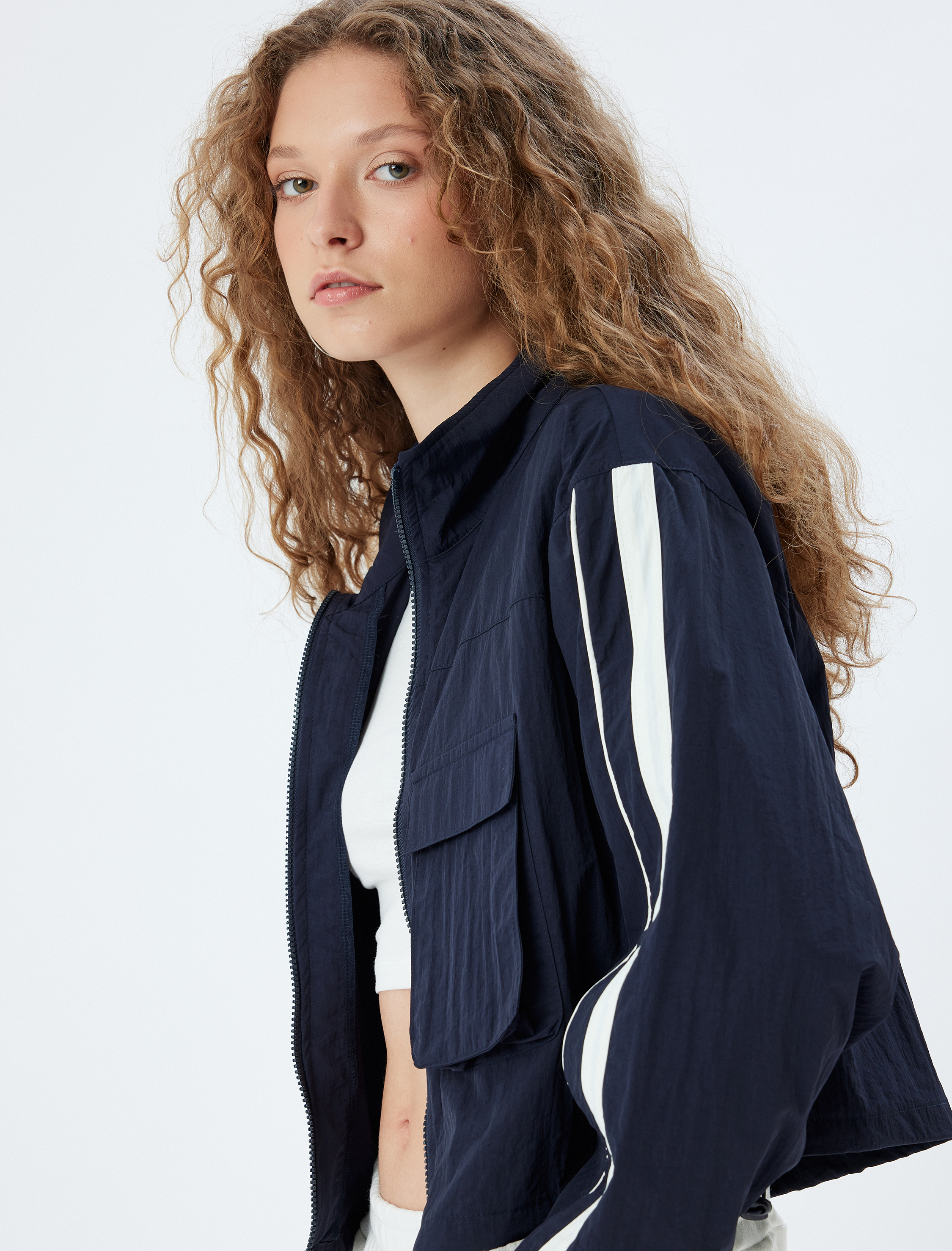 Paraşüt Ceket Crop Fermuarlı Biyeli Slim Fit Cep Detaylı Su İtici