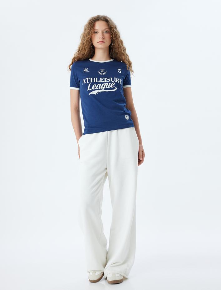  Kolej Baskılı Biyeli Kısa Kollu Bisiklet Yaka Tişört