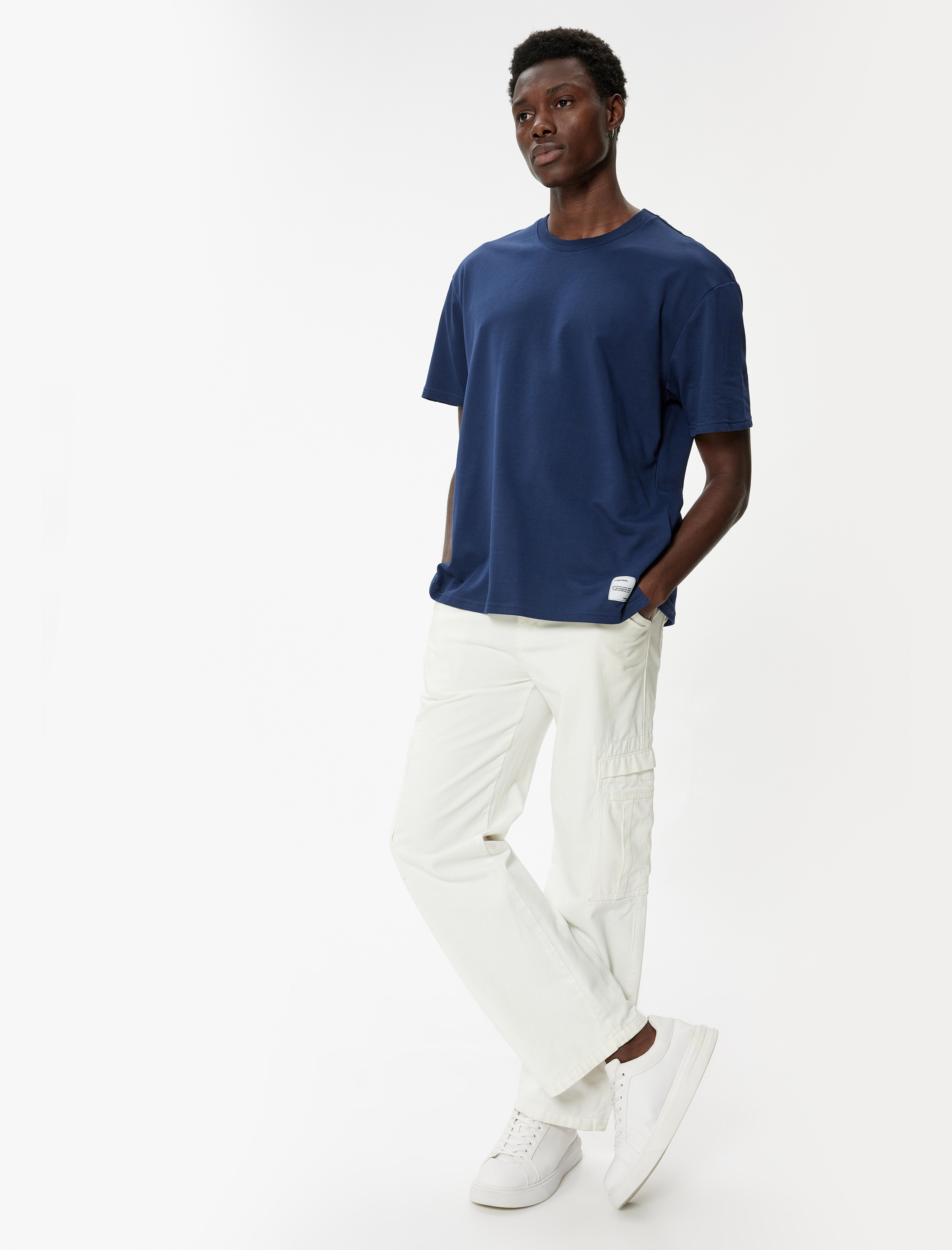   Pamuklu Bisiklet Yaka Etiket Detaylı Kısa Kollu Basic Tişört