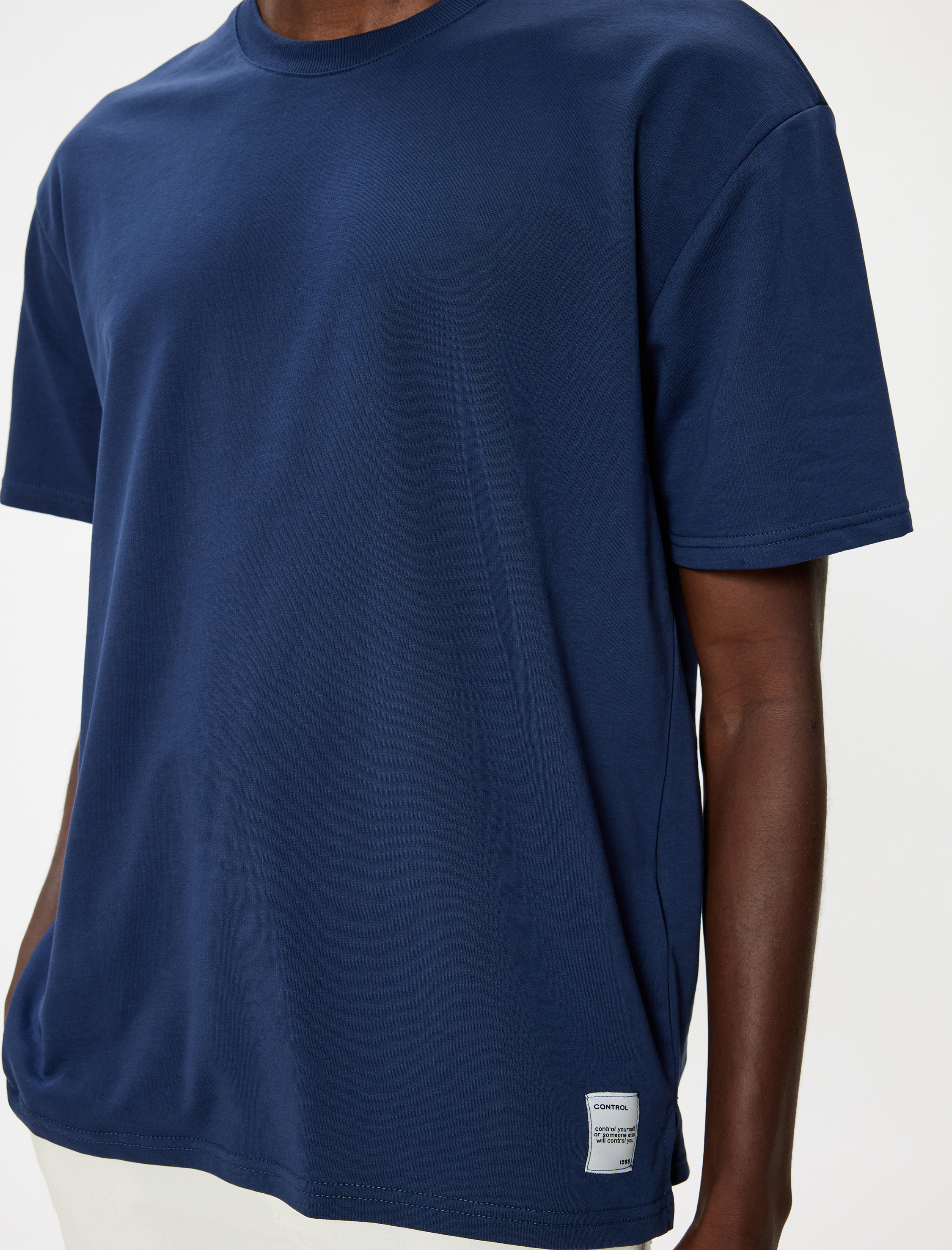   Pamuklu Bisiklet Yaka Etiket Detaylı Kısa Kollu Basic Tişört