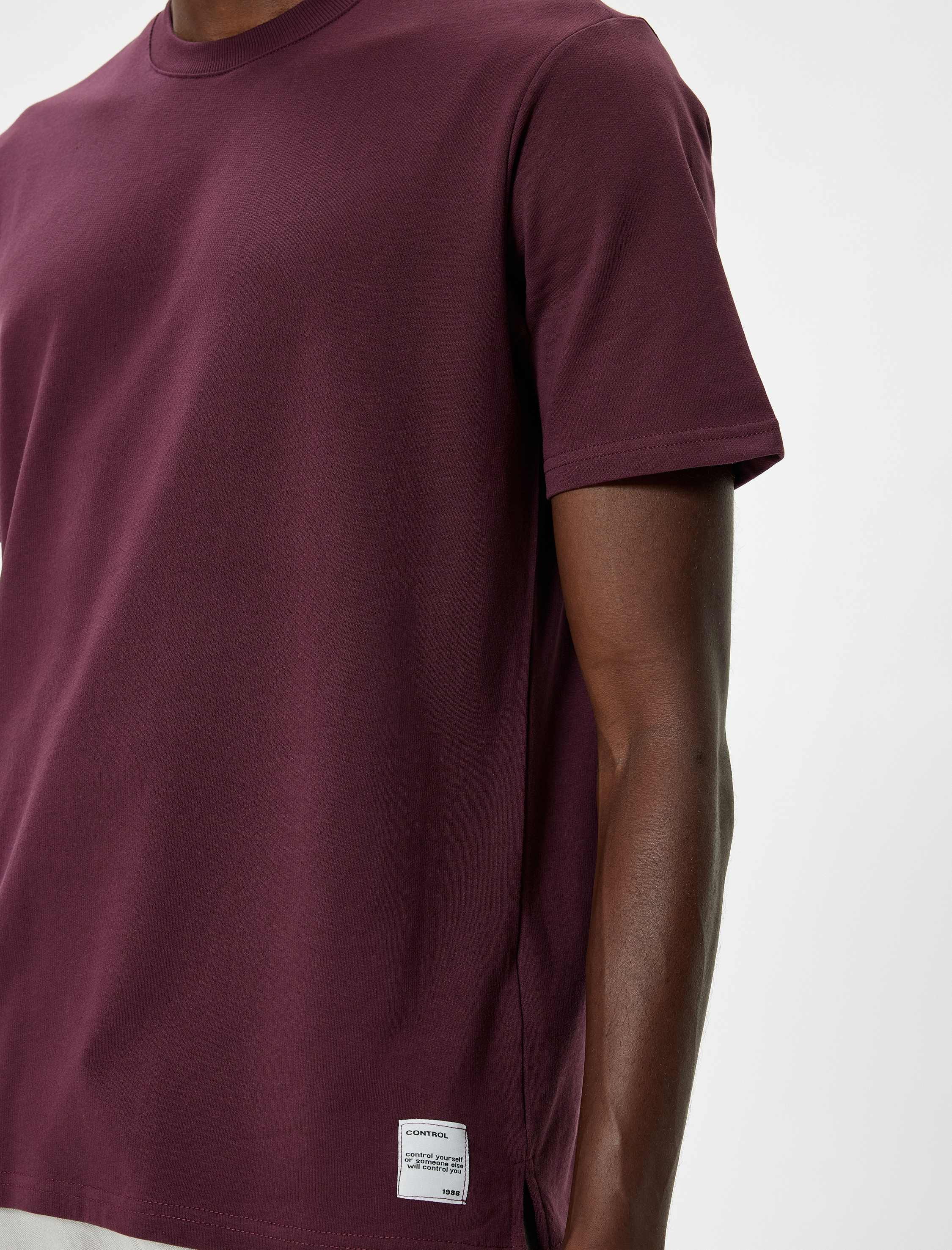   Pamuklu Bisiklet Yaka Etiket Detaylı Kısa Kollu Basic Tişört