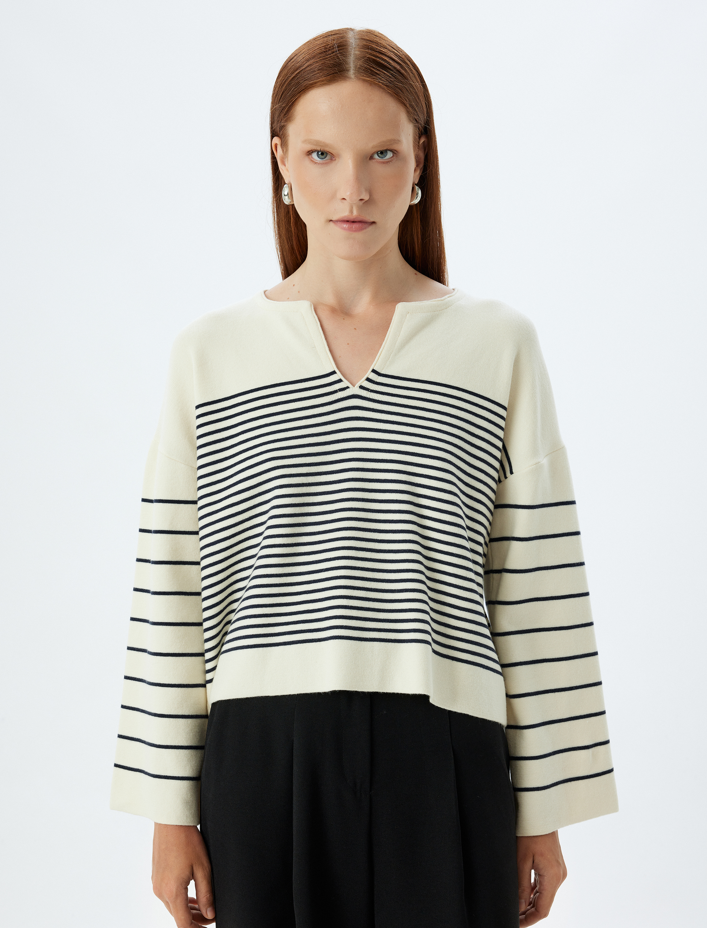   Kesik V Yaka Çizgili Oversize Triko Kazak